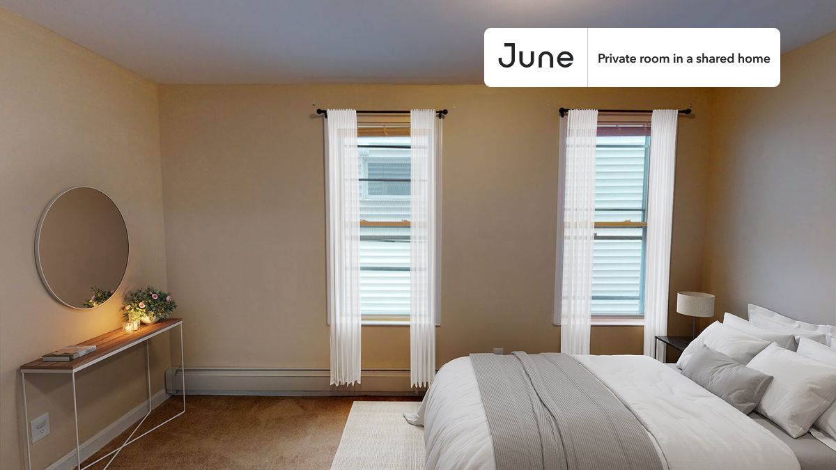 PLEASE NOTE: This is a private room in a shared apartment. You will have your own bedroom and shared common areas (kitchen, bathroom, etc.) with other residents.
Full bedroom in a 3 bedroom / 1 bathroom apartment!
Check out 3D tour now: https://jnhm.es/85b
This Full room in Central Square (Cambridge) is available on a 12 month lease or a flexible short term (31 to 364 days) lease. You pick your custom start and end date. Monthly rent rate is determined by furnishing preference, move-in date and move-out date. Speak to a June representative for recommendations on the best stay duration for the lowest rate, and learn more about this home on the June website: https://jnhm.es/6b9
Amenities of this home: Dishwasher, Furnished Common Areas, Wi-Fi - Paid separately (High-Speed), Guarantors Allowed, Street parking - City permit required, Laundry - Paid separately (in building), Hardwood Flooring, Microwave, Oven, Refrigerator, also, this unit is conveniently located, several local parks, restaurants and bars are just minutes away.
About June Homes: Welcome to the easiest rental experience of your life. Rent furnished or unfurnished apartments on a 12 month lease or a flexible short term (31 to 364 days). As a resident, you’ll have access to 24/7 support and monthly cleanings of the home’s shared spaces. Sign up now to apply online for your next home with June: https://jnhm.es/sign-roomi
Brokers welcome! Contact us for more details.
Interested? Kindly note that the minimum stay duration would be 31 days.
Use this listing ID when speaking to June team: #1297 C