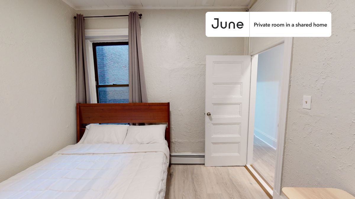 

PLEASE NOTE: This is a private room in a shared apartment. You will have your own bedroom and shared common areas (kitchen, bathroom, etc.) with other residents.

Full bedroom in a 4 bedroom / 1 bathroom apartment!

Check out 3D tour now:  https://jnhm.es/8am

This  Full room in Allston  is available on a 12 month lease or a flexible short term (31 to 364 days) lease. You pick your custom start and end date. Monthly rent rate is determined by furnishing preference, move-in date and move-out date. Speak to a June representative for recommendations on the best stay duration for the lowest rate, and learn more about this home on the June website:  https://jnhm.es/6h6

Amenities of this home:   Furnished Common Areas,    Wi-Fi - Paid separately (High-Speed),    Guarantors Allowed,       Dine in kitchen,       Street parking - City permit required,    Laundry - Paid separately (in building),    Hardwood Flooring,    Microwave,    Oven,    Refrigerator,   also, this unit is conveniently located, several local parks, restaurants and bars are just minutes away.

About June Homes: Welcome to the easiest rental experience of your life. Rent furnished or unfurnished apartments on a 12 month lease or a flexible short term (31 to 364 days). As a resident, you’ll have access to 24/7 support and monthly cleanings of the home’s shared spaces. Sign up now to apply online for your next home with June: https://jnhm.es/sign-roomi

Brokers welcome! Contact us for more details.

Interested? Kindly note that the minimum stay duration would be 31 days. 

Use this listing ID when speaking to June team:  #1420 C