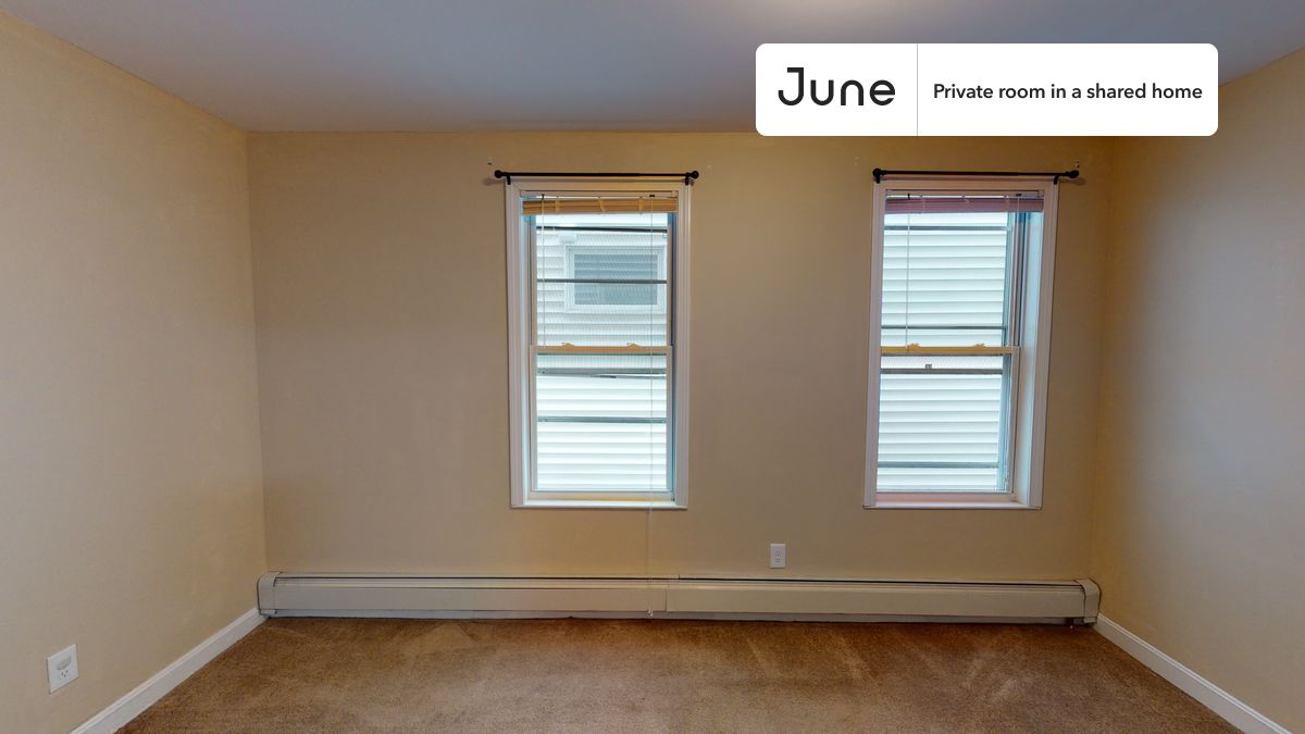 PLEASE NOTE: This is a private room in a shared apartment. You will have your own bedroom and shared common areas (kitchen, bathroom, etc.) with other residents.
Full bedroom in a 3 bedroom / 1 bathroom apartment!
Check out 3D tour now: https://jnhm.es/85b
This Full room in Central Square (Cambridge) is available on a 12 month lease or a flexible short term (31 to 364 days) lease. You pick your custom start and end date. Monthly rent rate is determined by furnishing preference, move-in date and move-out date. Speak to a June representative for recommendations on the best stay duration for the lowest rate, and learn more about this home on the June website: https://jnhm.es/6b9
Amenities of this home: Dishwasher, Furnished Common Areas, Wi-Fi - Paid separately (High-Speed), Guarantors Allowed, Street parking - City permit required, Laundry - Paid separately (in building), Hardwood Flooring, Microwave, Oven, Refrigerator, also, this unit is conveniently located, several local parks, restaurants and bars are just minutes away.
About June Homes: Welcome to the easiest rental experience of your life. Rent furnished or unfurnished apartments on a 12 month lease or a flexible short term (31 to 364 days). As a resident, you’ll have access to 24/7 support and monthly cleanings of the home’s shared spaces. Sign up now to apply online for your next home with June: https://jnhm.es/sign-roomi
Brokers welcome! Contact us for more details.
Interested? Kindly note that the minimum stay duration would be 31 days.
Use this listing ID when speaking to June team: #1297 C