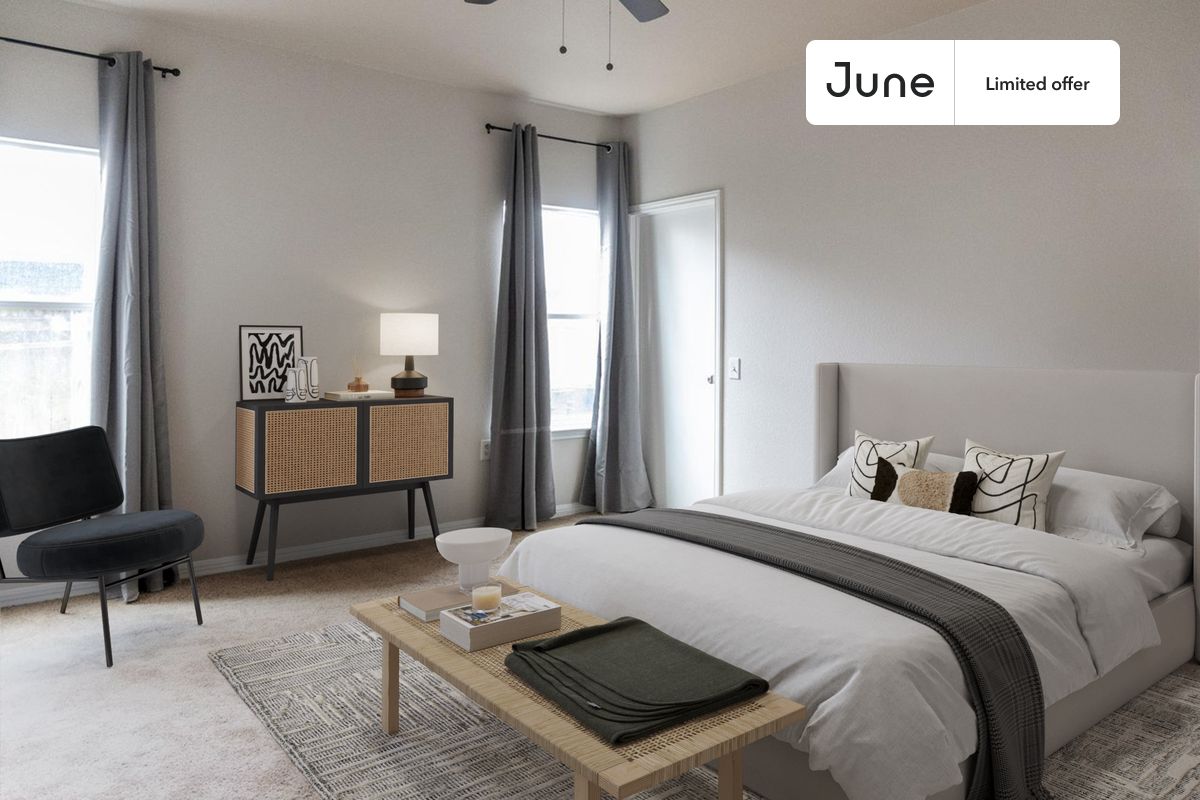 Queen bedroom in a 5 bedroom / 2 bathroom apartment!
Check out 3D tour now: https://jnhm.es/ZD
This Queen room in Chestnut is available on a flexible 1-18 month lease. Monthly rent rate is determined by furnishing preference, move-in date and move-out date. Speak to a June representative for recommendations on the best stay duration for the lowest rate, and learn more about this home on the June website: https://jnhm.es/5R9
Amenities of this home: Dishwasher, Furnished Common Areas, Wi-Fi - Paid separately (High-Speed), Outdoor space, Guarantors Allowed, 32-inch Flat-Screen TV, Central AC (Common space), Laundry in building (free), Driveway parking (free), Hardwood Flooring, Microwave, Oven, Refrigerator, also, this unit is conveniently located, several local parks, restaurants and bars are just minutes away.
About June Homes: Welcome to the easiest rental experience of your life. Rent furnished or unfurnished apartments for 1 - 18 months, bypass hidden costs and broker fees and enjoy an easy move-in. As a resident, you’ll have access to 24/7 support and monthly cleanings of the home’s shared spaces. Sign up now to apply online for your next home with June: https://jnhm.es/sign-roomi
Interested? Use this listing ID when speaking to June team: #894 A