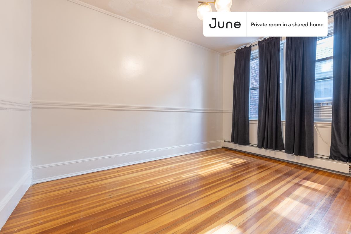

PLEASE NOTE: This is a private room in a shared apartment. You will have your own bedroom and shared common areas (kitchen, bathroom, etc.) with other residents.

Queen bedroom in a 3 bedroom / 1 bathroom apartment!

Check out 3D tour now:  https://jnhm.es/5J

This  Queen room in North End  is available on a 12 month lease or a flexible short term (31 to 364 days) lease. You pick your custom start and end date. Monthly rent rate is determined by furnishing preference, move-in date and move-out date. Speak to a June representative for recommendations on the best stay duration for the lowest rate, and learn more about this home on the June website:  https://jnhm.es/LJ

Amenities of this home:   Furnished Common Areas,    Wi-Fi - Paid separately (High-Speed),    Guarantors Allowed,       32-inch Flat-Screen TV,       Street parking - City permit required,    Laundry - Paid separately (in building),    Smart lock,    Living area,    Hardwood Flooring,    Microwave,    Oven,    Refrigerator,   also, this unit is conveniently located, several local parks, restaurants and bars are just minutes away.

About June Homes: Welcome to the easiest rental experience of your life. Rent furnished or unfurnished apartments on a 12 month lease or a flexible short term (31 to 364 days). As a resident, you’ll have access to 24/7 support and monthly cleanings of the home’s shared spaces. Sign up now to apply online for your next home with June: https://jnhm.es/sign-roomi

Brokers welcome! Contact us for more details.

Interested? Kindly note that the minimum stay duration would be 31 days. 

Use this listing ID when speaking to June team:  #369 A