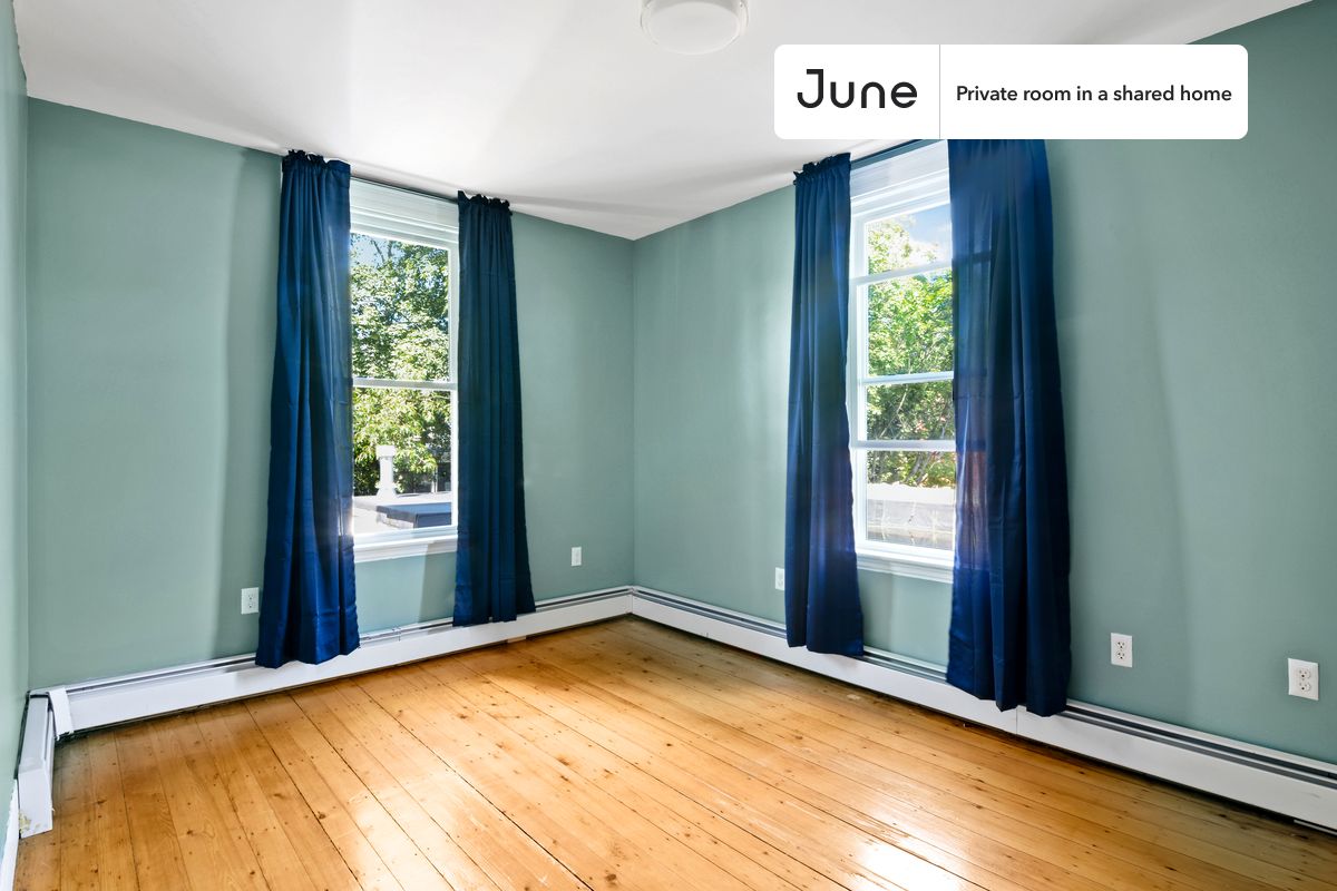 

PLEASE NOTE: This is a private room in a shared apartment. You will have your own bedroom and shared common areas (kitchen, bathroom, etc.) with other residents.

Queen bedroom in a 4 bedroom / 2 bathroom apartment!

Check out 3D tour now:  https://jnhm.es/8ek

This  Queen room in Central Square (Cambridge)  is available on a 12 month lease or a flexible short term (31 to 364 days) lease. You pick your custom start and end date. Monthly rent rate is determined by furnishing preference, move-in date and move-out date. Speak to a June representative for recommendations on the best stay duration for the lowest rate, and learn more about this home on the June website:  https://jnhm.es/6cp

Amenities of this home:   Dishwasher,    Furnished Common Areas,    Wi-Fi - Paid separately (High-Speed),    Guarantors Allowed,       32-inch Flat-Screen TV,       Street parking - City permit required,    Laundry - Paid separately (in building),    Living area,    Hardwood Flooring,    Microwave,    Oven,    Refrigerator,   also, this unit is conveniently located, several local parks, restaurants and bars are just minutes away.

About June Homes: Welcome to the easiest rental experience of your life. Rent furnished or unfurnished apartments on a 12 month lease or a flexible short term (31 to 364 days). As a resident, you’ll have access to 24/7 support and monthly cleanings of the home’s shared spaces. Sign up now to apply online for your next home with June: https://jnhm.es/sign-roomi

Brokers welcome! Contact us for more details.

Interested? Kindly note that the minimum stay duration would be 31 days. 

Use this listing ID when speaking to June team:  #1323 D