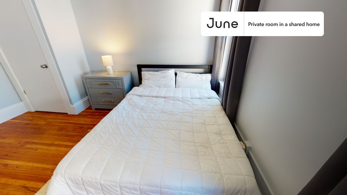 PLEASE NOTE: This is a private room in a shared apartment. You will have your own bedroom and shared common areas (kitchen, bathroom, etc.) with other residents.
Queen bedroom in a 6 bedroom / 1.5 bathroom apartment!
Check out 3D tour now: https://jnhm.es/Vv
This Queen room in Brighton is available on a 12 month lease or a flexible short term (31 to 364 days) lease. You pick your custom start and end date. Monthly rent rate is determined by furnishing preference, move-in date and move-out date. Speak to a June representative for recommendations on the best stay duration for the lowest rate, and learn more about this home on the June website: https://jnhm.es/5Cz
Amenities of this home: Dishwasher, Furnished Common Areas, Wi-Fi - Paid separately (High-Speed), Guarantors Allowed, Decorative fireplace, 32-inch Flat-Screen TV, Paid parking, Laundry - Paid separately (in building), Hardwood Flooring, Microwave, Oven, Refrigerator, also, this unit is conveniently located, several local parks, restaurants and bars are just minutes away.
About June Homes: Welcome to the easiest rental experience of your life. Rent furnished or unfurnished apartments on a 12 month lease or a flexible short term (31 to 364 days). As a resident, you’ll have access to 24/7 support and monthly cleanings of the home’s shared spaces. Sign up now to apply online for your next home with June: https://jnhm.es/sign-roomi
Brokers welcome! Contact us for more details.
Interested? Kindly note that the minimum stay duration would be 31 days.
Use this listing ID when speaking to June team: #587 D