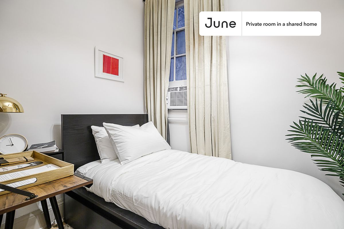 PLEASE NOTE: This is a private room in a shared apartment. You will have your own bedroom and shared common areas (kitchen, bathroom, etc.) with other residents.
Twin bedroom in a 5 bedroom / 1 bathroom apartment!
Check out 3D tour now: https://jnhm.es/RZ
This Twin room in Hell's Kitchen is available on a 12 month lease or a flexible short term (31 to 364 days) lease. You pick your custom start and end date. Monthly rent rate is determined by furnishing preference, move-in date and move-out date. Speak to a June representative for recommendations on the best stay duration for the lowest rate, and learn more about this home on the June website: https://jnhm.es/BJ
Amenities of this home: Furnished Common Areas, Wi-Fi - Paid separately (High-Speed), Guarantors Allowed, 32-inch Flat-Screen TV, Dine in kitchen, Hardwood Flooring, Microwave, Oven, Refrigerator, also, this unit is conveniently located, several local parks, restaurants and bars are just minutes away.
About June Homes: Welcome to the easiest rental experience of your life. Rent furnished or unfurnished apartments on a 12 month lease or a flexible short term (31 to 364 days). As a resident, you’ll have access to 24/7 support and monthly cleanings of the home’s shared spaces. Sign up now to apply online for your next home with June: https://jnhm.es/sign-roomi
Brokers welcome! Contact us for more details.
Interested? Use this listing ID when speaking to June team: #183 C