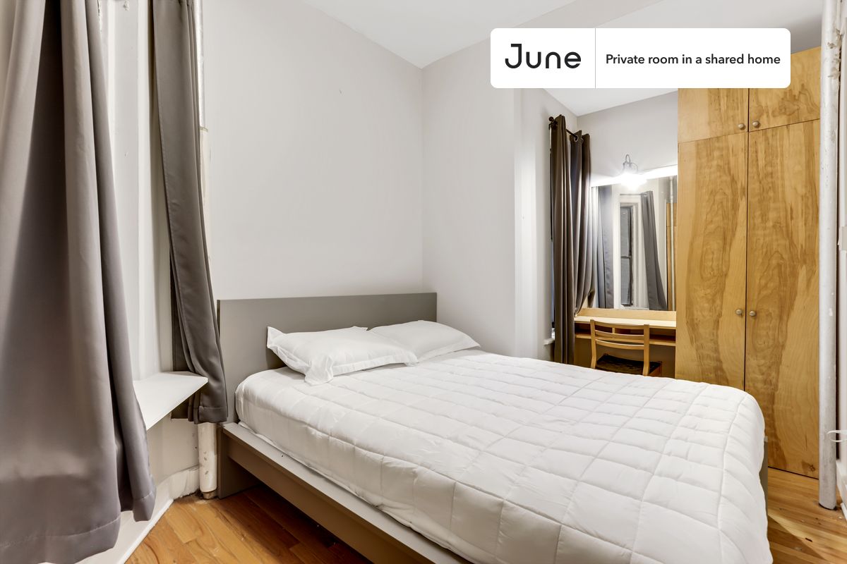 PLEASE NOTE: This is a private room in a shared apartment. You will have your own bedroom and shared common areas (kitchen, bathroom, etc.) with other residents.
Full bedroom in a 2 bedroom / 1 bathroom apartment!
Check out 3D tour now: https://jnhm.es/Yg
This Full room in Hell's Kitchen is available on a 12 month lease or a flexible short term (31 to 364 days) lease. You pick your custom start and end date. Monthly rent rate is determined by furnishing preference, move-in date and move-out date. Speak to a June representative for recommendations on the best stay duration for the lowest rate, and learn more about this home on the June website: https://jnhm.es/5Mc
Amenities of this home: Furnished Common Areas, Wi-Fi - Paid separately (High-Speed), Guarantors Allowed, Wall-Mounted TV, Hardwood Flooring, Microwave, Oven, Refrigerator, also, this unit is conveniently located, several local parks, restaurants and bars are just minutes away.
About June Homes: Welcome to the easiest rental experience of your life. Rent furnished or unfurnished apartments on a 12 month lease or a flexible short term (31 to 364 days). As a resident, you’ll have access to 24/7 support and monthly cleanings of the home’s shared spaces. Sign up now to apply online for your next home with June: https://jnhm.es/sign-roomi
Brokers welcome! Contact us for more details.
Interested? Use this listing ID when speaking to June team: #798 A