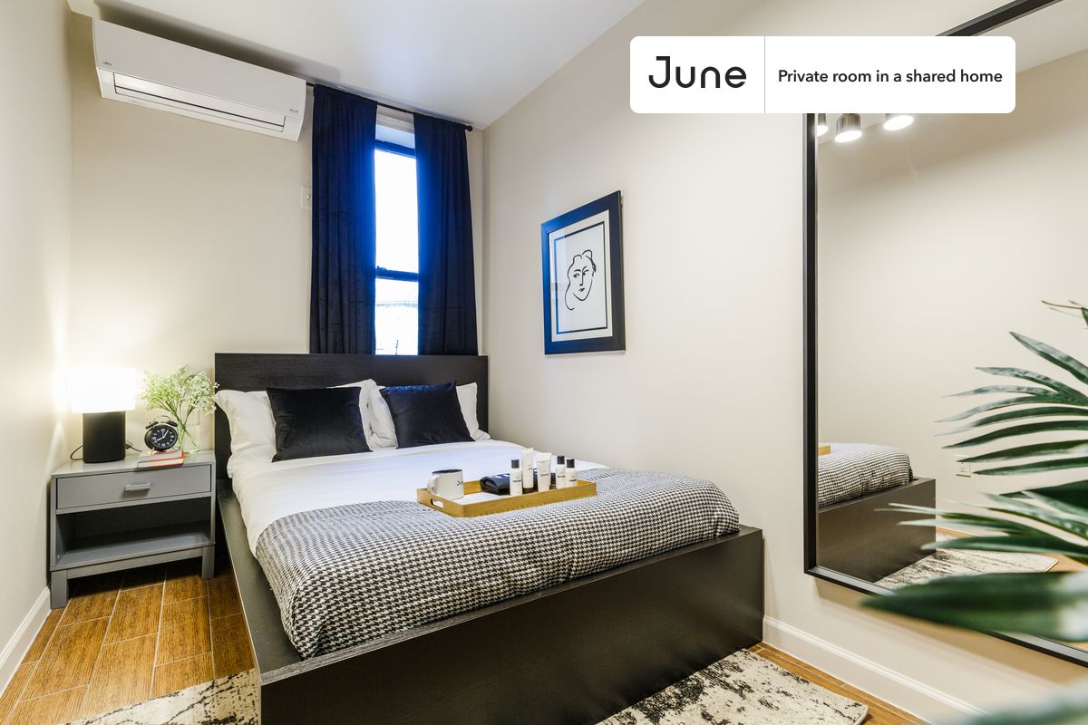 PLEASE NOTE: This is a private room in a shared apartment. You will have your own bedroom and shared common areas (kitchen, bathroom, etc.) with other residents.
Full bedroom in a 3 bedroom / 1 bathroom apartment!
Check out 3D tour now: https://jnhm.es/RS
This Full room in Chinatown is available on a 12 month lease or a flexible short term (31 to 364 days) lease. You pick your custom start and end date. Monthly rent rate is determined by furnishing preference, move-in date and move-out date. Speak to a June representative for recommendations on the best stay duration for the lowest rate, and learn more about this home on the June website: https://jnhm.es/FJ
Amenities of this home: Furnished Common Areas, Wi-Fi - Paid separately (High-Speed), Guarantors Allowed, 32-inch Flat-Screen TV, Laundry - Paid separately (in building), Hardwood Flooring, Microwave, Oven, Refrigerator, also, this unit is conveniently located, several local parks, restaurants and bars are just minutes away.
About June Homes: Welcome to the easiest rental experience of your life. Rent furnished or unfurnished apartments on a 12 month lease or a flexible short term (31 to 364 days). As a resident, you’ll have access to 24/7 support and monthly cleanings of the home’s shared spaces. Sign up now to apply online for your next home with June: https://jnhm.es/sign-roomi
Brokers welcome! Contact us for more details.
Interested? Use this listing ID when speaking to June team: #263 A