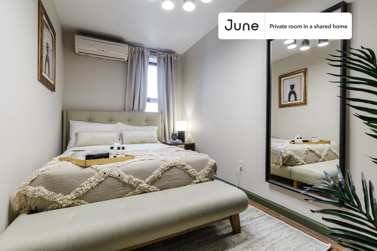 PLEASE NOTE: This is a private room in a shared apartment. You will have your own bedroom and shared common areas (kitchen, bathroom, etc.) with other residents.
Full bedroom in a 3 bedroom / 1 bathroom apartment!
Check out 3D tour now: https://jnhm.es/Se
This Full room in Chinatown is available on a 12 month lease or a flexible short term (31 to 364 days) lease. You pick your custom start and end date. Monthly rent rate is determined by furnishing preference, move-in date and move-out date. Speak to a June representative for recommendations on the best stay duration for the lowest rate, and learn more about this home on the June website: https://jnhm.es/FM
Amenities of this home: Furnished Common Areas, Wi-Fi - Paid separately (High-Speed), Guarantors Allowed, 32-inch Flat-Screen TV, Laundry - Paid separately (in building), Hardwood Flooring, Microwave, Oven, Refrigerator, also, this unit is conveniently located, several local parks, restaurants and bars are just minutes away.
About June Homes: Welcome to the easiest rental experience of your life. Rent furnished or unfurnished apartments on a 12 month lease or a flexible short term (31 to 364 days). As a resident, you’ll have access to 24/7 support and monthly cleanings of the home’s shared spaces. Sign up now to apply online for your next home with June: https://jnhm.es/sign-roomi
Brokers welcome! Contact us for more details.
Interested? Use this listing ID when speaking to June team: #265 A