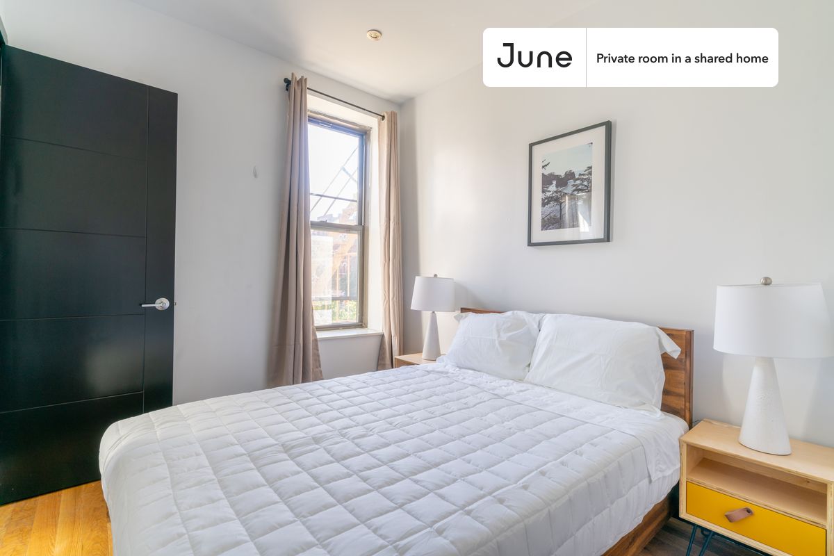 Full bedroom in a 3 bedroom / 2 bathroom apartment!
Check out 3D tour now: https://jnhm.es/86u
This Full room in Upper West Side is available on a flexible 1-18 month lease. Monthly rent rate is determined by furnishing preference, move-in date and move-out date. Speak to a June representative for recommendations on the best stay duration for the lowest rate, and learn more about this home on the June website: https://jnhm.es/6bL
Amenities of this home: Furnished Common Areas, Wi-Fi - Paid separately (High-Speed), Guarantors Allowed, Laundry in home (free), Wall-Mounted TV, Hardwood Flooring, Microwave, Oven, Refrigerator, also, this unit is conveniently located, several local parks, restaurants and bars are just minutes away.
About June Homes: Welcome to the easiest rental experience of your life. Rent furnished or unfurnished apartments for 1 - 18 months, bypass hidden costs and broker fees and enjoy an easy move-in. As a resident, you’ll have access to 24/7 support and monthly cleanings of the home’s shared spaces. Sign up now to apply online for your next home with June: https://jnhm.es/sign-roomi
Interested? Use this listing ID when speaking to June team: #1308 A