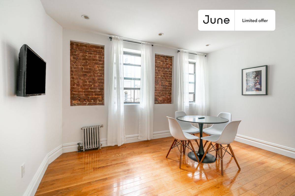 2 bedroom in East Village on flexible lease terms.
Check out 3D tour now: https://jnhm.es/87v
This 2 bedrooms, 1 bath apartment on the East Village is available on a flexible 1-18 month lease. Monthly rent rate is determined by furnishing preference, move-in date and move-out date. Speak to a June representative for recommendations on the best stay duration for the lowest rate, and learn more about this home on the June website:
Amenities of this home: Dishwasher, Furnished Common Areas, Wi-Fi - Paid separately (High-Speed), Guarantors Allowed, Dining area, Street parking, Laundry - Paid separately (in building), Wall-Mounted TV, Hardwood Flooring, Microwave, Oven, Refrigerator, also, this unit is conveniently located, several local parks, restaurants and bars are just minutes away.
About June Homes: Welcome to the easiest rental experience of your life. Rent furnished or unfurnished apartments for 1 - 18 months, bypass hidden costs and broker fees and enjoy an easy move-in. As a resident, you’ll have access to 24/7 support and monthly cleanings of the home’s shared spaces. Sign up now to apply online for your next home with June: https://jnhm.es/sign-roomi
Use this listing ID when speaking to June team: #1148