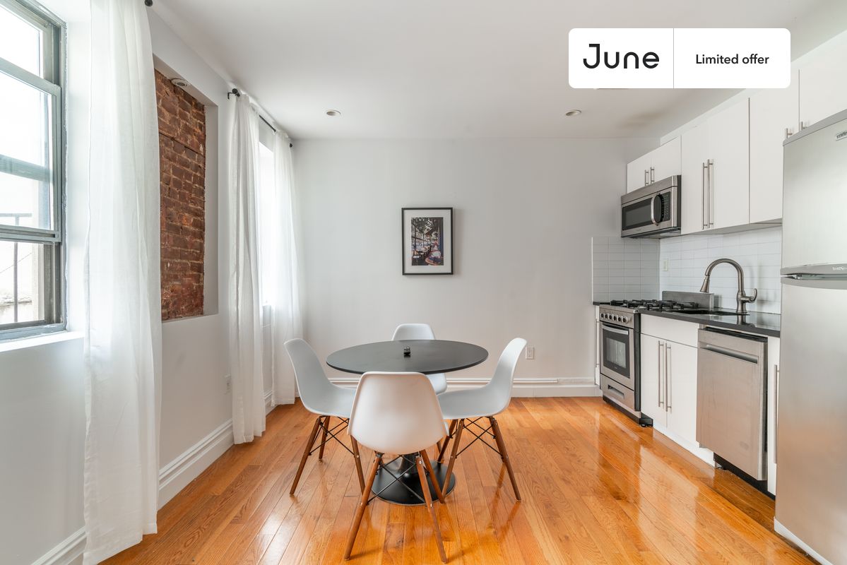 2 bedroom in East Village on flexible lease terms.
Check out 3D tour now: https://jnhm.es/87v
This 2 bedrooms, 1 bath apartment on the East Village is available on a flexible 1-18 month lease. Monthly rent rate is determined by furnishing preference, move-in date and move-out date. Speak to a June representative for recommendations on the best stay duration for the lowest rate, and learn more about this home on the June website:
Amenities of this home: Dishwasher, Furnished Common Areas, Wi-Fi - Paid separately (High-Speed), Guarantors Allowed, Dining area, Street parking, Laundry - Paid separately (in building), Wall-Mounted TV, Hardwood Flooring, Microwave, Oven, Refrigerator, also, this unit is conveniently located, several local parks, restaurants and bars are just minutes away.
About June Homes: Welcome to the easiest rental experience of your life. Rent furnished or unfurnished apartments for 1 - 18 months, bypass hidden costs and broker fees and enjoy an easy move-in. As a resident, you’ll have access to 24/7 support and monthly cleanings of the home’s shared spaces. Sign up now to apply online for your next home with June: https://jnhm.es/sign-roomi
Use this listing ID when speaking to June team: #1148