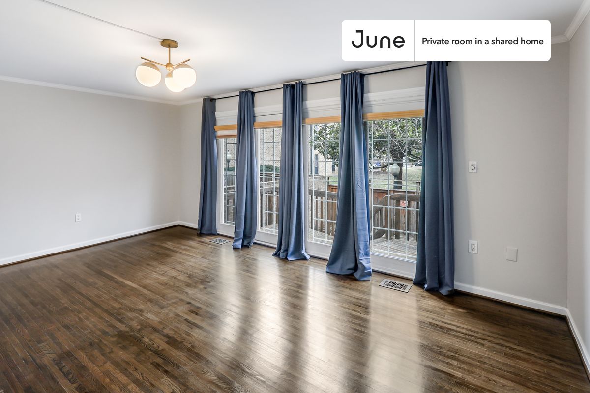

PLEASE NOTE: This is a private room in a shared apartment. You will have your own bedroom and shared common areas (kitchen, bathroom, etc.) with other residents.

Queen bedroom in a 7 bedroom / 3.5 bathroom apartment!

Check out 3D tour now:  https://jnhm.es/10y

This  Queen room in Southwest Waterfront  is available on a 12 month lease or a flexible short term (31 to 364 days) lease. You pick your custom start and end date. Monthly rent rate is determined by furnishing preference, move-in date and move-out date. Speak to a June representative for recommendations on the best stay duration for the lowest rate, and learn more about this home on the June website:  https://jnhm.es/5Td

Amenities of this home:   Dishwasher,    Furnished Common Areas,    Wi-Fi - Paid separately (High-Speed),    Guarantors Allowed,       Street parking - City permit required,    Laundry in home (free),       Hardwood Flooring,    Microwave,    Oven,    Refrigerator,    Air conditioning | Central AC,   also, this unit is conveniently located, several local parks, restaurants and bars are just minutes away.

About June Homes: Welcome to the easiest rental experience of your life. Rent furnished or unfurnished apartments on a 12 month lease or a flexible short term (31 to 364 days). As a resident, you’ll have access to 24/7 support and monthly cleanings of the home’s shared spaces. Sign up now to apply online for your next home with June: https://jnhm.es/sign-roomi

Brokers welcome! Contact us for more details.

Interested? Kindly note that the minimum stay duration would be 31 days. 

Use this listing ID when speaking to June team:  #938 A