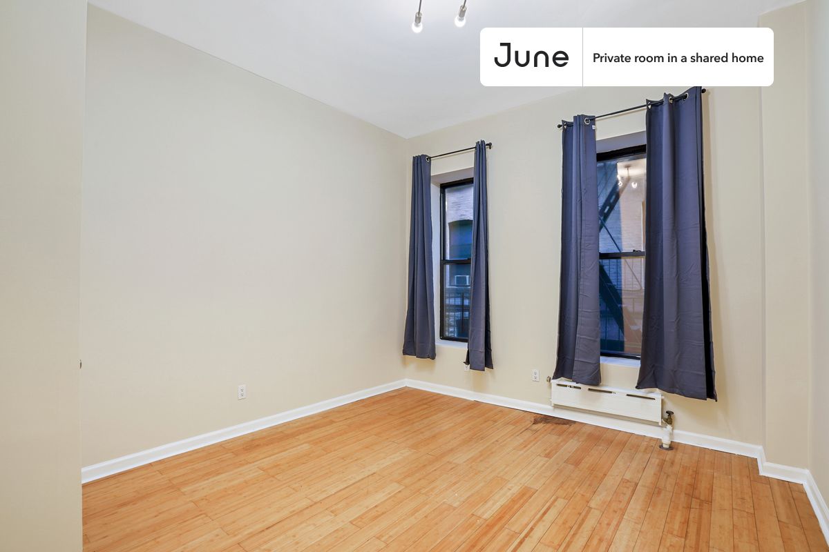 

PLEASE NOTE: This is a private room in a shared apartment. You will have your own bedroom and shared common areas (kitchen, bathroom, etc.) with other residents.

Queen bedroom in a 2 bedroom / 1 bathroom apartment!

Check out 3D tour now:  https://jnhm.es/W8

This  Queen room in West Harlem  is available on a 12 month lease or a flexible short term (31 to 364 days) lease. You pick your custom start and end date. Monthly rent rate is determined by furnishing preference, move-in date and move-out date. Speak to a June representative for recommendations on the best stay duration for the lowest rate, and learn more about this home on the June website:  https://jnhm.es/5I1

Amenities of this home:   Furnished Common Areas,    Wi-Fi - Paid separately (High-Speed),    Elevator,    Guarantors Allowed,       32-inch Flat-Screen TV,       Laundry in home (free),    Dishwasher,    Hardwood Flooring,    Microwave,    Oven,    Refrigerator,   also, this unit is conveniently located, several local parks, restaurants and bars are just minutes away.

About June Homes: Welcome to the easiest rental experience of your life. Rent furnished or unfurnished apartments on a 12 month lease or a flexible short term (31 to 364 days). As a resident, you’ll have access to 24/7 support and monthly cleanings of the home’s shared spaces. Sign up now to apply online for your next home with June: https://jnhm.es/sign-roomi

Brokers welcome! Contact us for more details.

Interested? Use this listing ID when speaking to June team:  #711 A