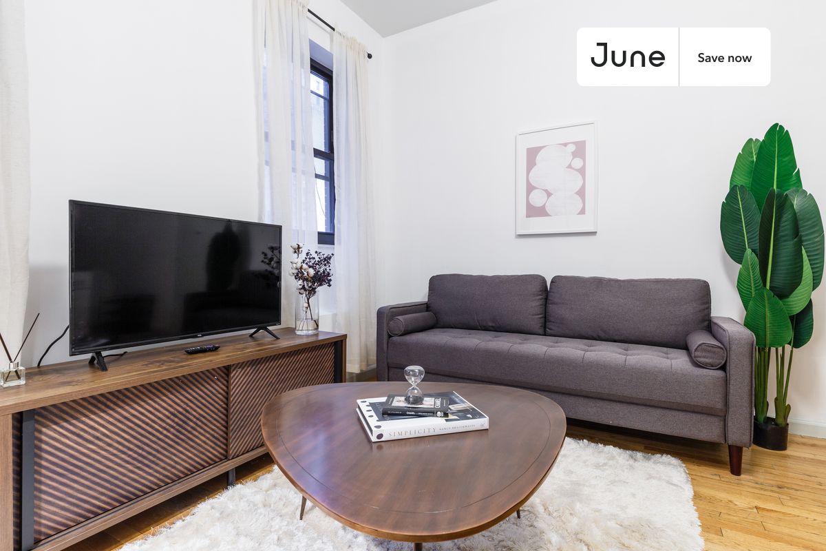 



1 bedroom in Columbus Circle on flexible lease terms.

Check out 3D tour now:  https://jnhm.es/SI

This  1 bedroom apartment on the Columbus Circle  is available on a 12 month lease or a flexible short term (31 to 364 days) lease. You pick your custom start and end date. Monthly rent rate is determined by furnishing preference, move-in date and move-out date. Speak to a June representative for recommendations on the best stay duration for the lowest rate, and learn more about this home on the June website:     https://jnhm.es/GX

Amenities of this home:   Dishwasher,    Wi-Fi - Paid separately (High-Speed),    Elevator,    Guarantors Allowed,       32-inch Flat-Screen TV,    Couple-Friendly,    Dine in kitchen,       Full bed,    Smart lock,    Hardwood Flooring,    Microwave,    Oven,    Refrigerator,   also, this unit is conveniently located, several local parks, restaurants and bars are just minutes away.

About June Homes: Welcome to the easiest rental experience of your life. Rent furnished or unfurnished apartments on a 12 month lease or a flexible short term (31 to 364 days). As a resident, you’ll have access to 24/7 support and monthly cleanings of the home’s shared spaces. Sign up now to apply online for your next home with June: https://jnhm.es/sign-roomi

Brokers welcome! Contact us for more details.

Interested? Use this listing ID when speaking to June team:  #283