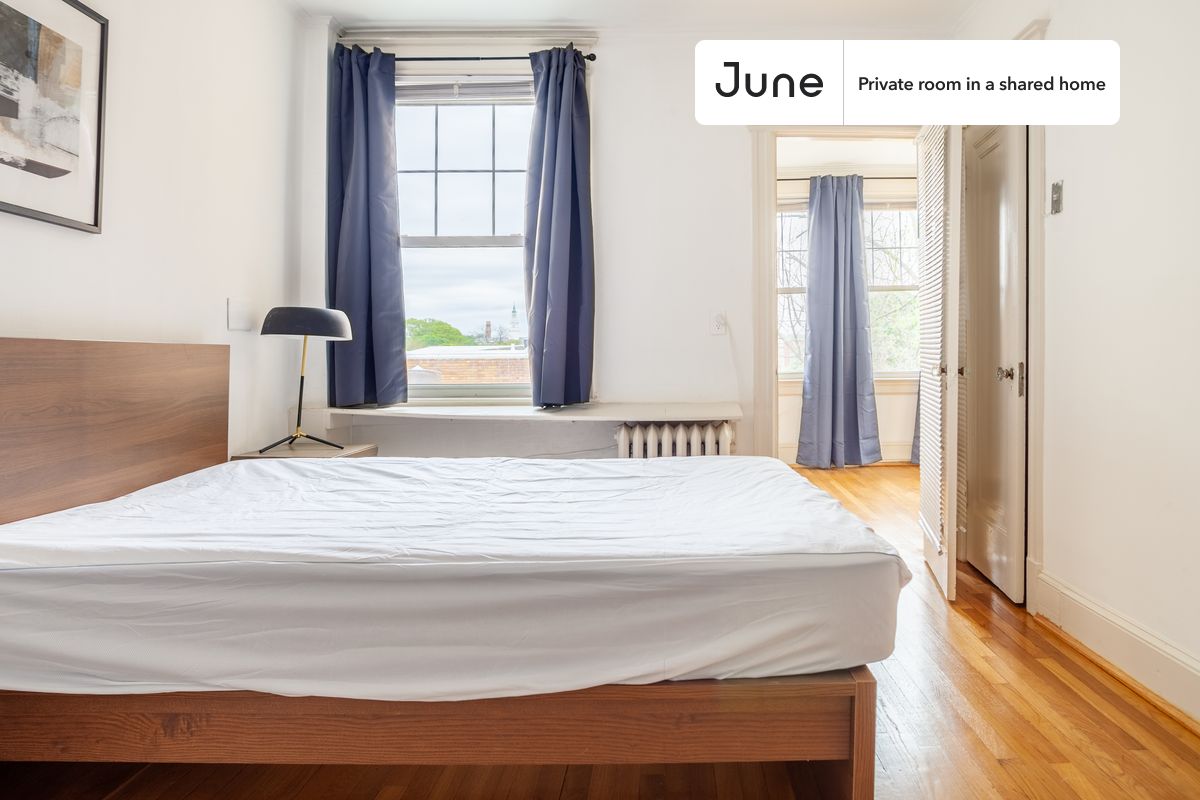 

Queen bedroom in a 7 bedroom / 4 bathroom apartment!

Check out 3D tour now:  https://jnhm.es/84C

This  Queen room in Petworth  is available on a flexible 1-18 month lease. Monthly rent rate is determined by furnishing preference, move-in date and move-out date. Speak to a June representative for recommendations on the best stay duration for the lowest rate, and learn more about this home on the June website:  https://jnhm.es/67C

Amenities of this home:   Dishwasher,    Furnished Common Areas,    Wi-Fi - Paid separately (High-Speed),    Guarantors Allowed,       Decorative fireplace,       Laundry in home (free),    Wall-Mounted TV,    Limited garage parking (Paid separately),    Hardwood Flooring,    Microwave,    Oven,    Refrigerator,   also, this unit is conveniently located, several local parks, restaurants and bars are just minutes away.

About June Homes: Welcome to the easiest rental experience of your life. Rent furnished or unfurnished apartments for 1 - 18 months, bypass hidden costs and broker fees and enjoy an easy move-in. As a resident, you’ll have access to 24/7 support and monthly cleanings of the home’s shared spaces. Sign up now to apply online for your next home with June: https://jnhm.es/sign-roomi

Interested? Kindly note that the minimum stay duration would be 31 days. 

Use this listing ID when speaking to June team:  #1231 B