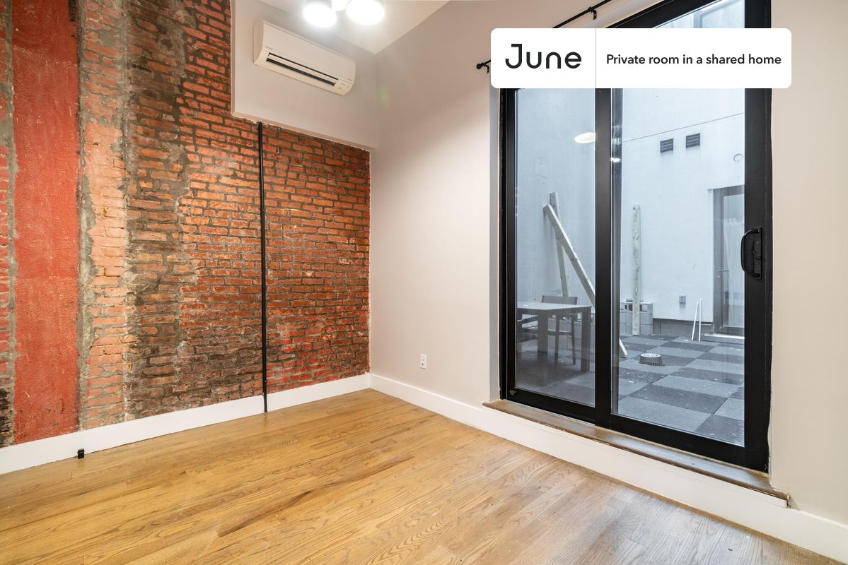

PLEASE NOTE: This is a private room in a shared apartment. You will have your own bedroom and shared common areas (kitchen, bathroom, etc.) with other residents.

Full bedroom in a 6 bedroom / 6.5 bathroom apartment!

Check out 3D tour now:  https://jnhm.es/8as

This  Full room in Williamsburg  is available on a 12 month lease or a flexible short term (31 to 364 days) lease. You pick your custom start and end date. Monthly rent rate is determined by furnishing preference, move-in date and move-out date. Speak to a June representative for recommendations on the best stay duration for the lowest rate, and learn more about this home on the June website:  https://jnhm.es/6lX

Amenities of this home:   Dishwasher,    Patio,    Furnished Common Areas,    Wi-Fi - Paid separately (High-Speed),    Guarantors Allowed,       32-inch Flat-Screen TV,    Dining area,    Gym,    Laundry - Paid separately (in building),       AC (Common space),    Living area,    Hardwood Flooring,    Microwave,    Oven,    Refrigerator,   also, this unit is conveniently located, several local parks, restaurants and bars are just minutes away.

About June Homes: Welcome to the easiest rental experience of your life. Rent furnished or unfurnished apartments on a 12 month lease or a flexible short term (31 to 364 days). As a resident, you’ll have access to 24/7 support and monthly cleanings of the home’s shared spaces. Sign up now to apply online for your next home with June: https://jnhm.es/sign-roomi

Brokers welcome! Contact us for more details.

Interested? Use this listing ID when speaking to June team:  #1530 B
