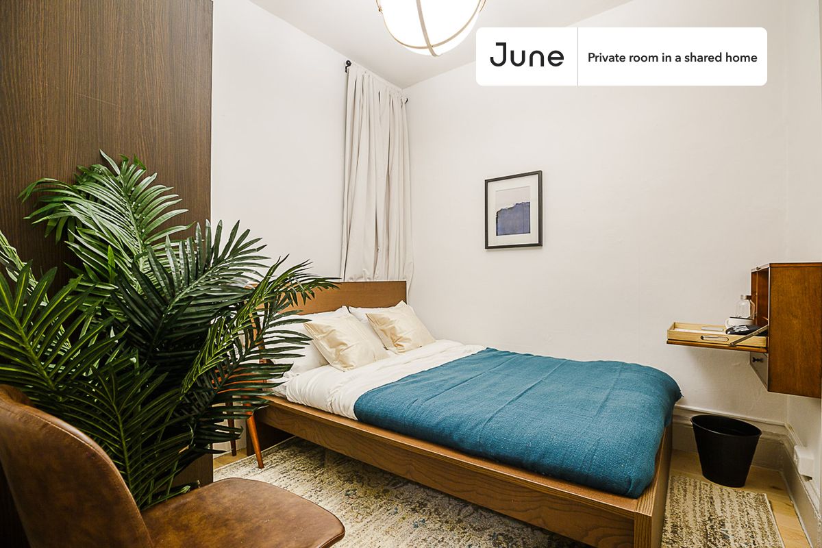 PLEASE NOTE: This is a private room in a shared apartment. You will have your own bedroom and shared common areas (kitchen, bathroom, etc.) with other residents.
Full bedroom in a 5 bedroom / 1 bathroom apartment!
Check out 3D tour now: https://jnhm.es/RZ
This Full room in Hell's Kitchen is available on a 12 month lease or a flexible short term (31 to 364 days) lease. You pick your custom start and end date. Monthly rent rate is determined by furnishing preference, move-in date and move-out date. Speak to a June representative for recommendations on the best stay duration for the lowest rate, and learn more about this home on the June website: https://jnhm.es/BI
Amenities of this home: Furnished Common Areas, Wi-Fi - Paid separately (High-Speed), Guarantors Allowed, 32-inch Flat-Screen TV, Dine in kitchen, Hardwood Flooring, Microwave, Oven, Refrigerator, also, this unit is conveniently located, several local parks, restaurants and bars are just minutes away.
About June Homes: Welcome to the easiest rental experience of your life. Rent furnished or unfurnished apartments on a 12 month lease or a flexible short term (31 to 364 days). As a resident, you’ll have access to 24/7 support and monthly cleanings of the home’s shared spaces. Sign up now to apply online for your next home with June: https://jnhm.es/sign-roomi
Brokers welcome! Contact us for more details.
Interested? Use this listing ID when speaking to June team: #183 B