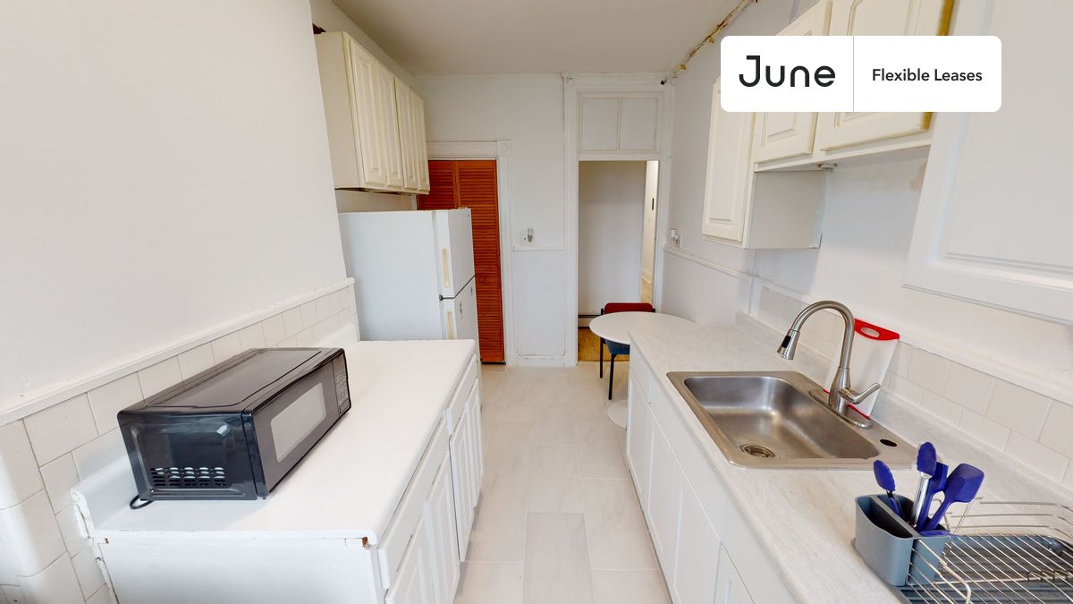 

4 bedroom in Allston on flexible lease terms.

Check out 3D tour now:  https://jnhm.es/8ag

This 4 bedrooms, 1 bath apartment on the Allston  is available on a flexible 1-18 month lease. Monthly rent rate is determined by furnishing preference, move-in date and move-out date. Speak to a June representative for recommendations on the best stay duration for the lowest rate, and learn more about this home on the June website:

Amenities of this home:   Dishwasher,    Furnished Common Areas,    Wi-Fi - Paid separately (High-Speed),    Guarantors Allowed,       Dine in kitchen,       Street parking,    Laundry - Paid separately (in building),    Hardwood Flooring,    Microwave,    Oven,    Refrigerator,   also, this unit is conveniently located, several local parks, restaurants and bars are just minutes away.

About June Homes: Welcome to the easiest rental experience of your life. Rent furnished or unfurnished apartments for 1 - 18 months, bypass hidden costs and broker fees and enjoy an easy move-in. As a resident, you’ll have access to 24/7 support and monthly cleanings of the home’s shared spaces. Sign up now to apply online for your next home with June: https://jnhm.es/sign-roomi

Use this listing ID when speaking to June team: #1421