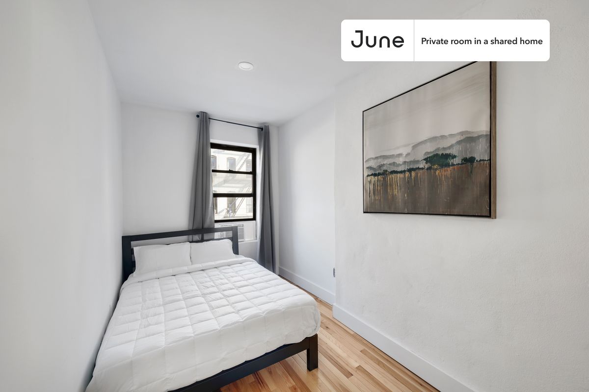 Move in with us before March 31st and stay until May 30th or later, and enjoy our limited-time discount on your first month! $200 off in NYC. Hurry up!

Full bedroom in a 5 bedroom / 2 bathroom apartment!

Check out 3D tour now:  https://jnhm.es/YQ

This  Full room in East Village  is available on a flexible 1-18 month lease. Monthly rent rate is determined by furnishing preference, move-in date and move-out date. Speak to a June representative for recommendations on the best stay duration for the lowest rate, and learn more about this home on the June website:  https://jnhm.es/5PP

Amenities of this home:   Dishwasher,    Furnished Common Areas,    Wi-Fi - Paid separately (High-Speed),    Guarantors Allowed,       32-inch Flat-Screen TV,       Laundry in home (free),    Hardwood Flooring,    Microwave,    Oven,    Refrigerator,   also, this unit is conveniently located, several local parks, restaurants and bars are just minutes away.

About June Homes: Welcome to the easiest rental experience of your life. Rent furnished or unfurnished apartments for 1 - 18 months, bypass hidden costs and broker fees and enjoy an easy move-in. As a resident, you’ll have access to 24/7 support and monthly cleanings of the home’s shared spaces. Sign up now to apply online for your next home with June: https://jnhm.es/sign-roomi

Interested? Use this listing ID when speaking to June team:  #872 C