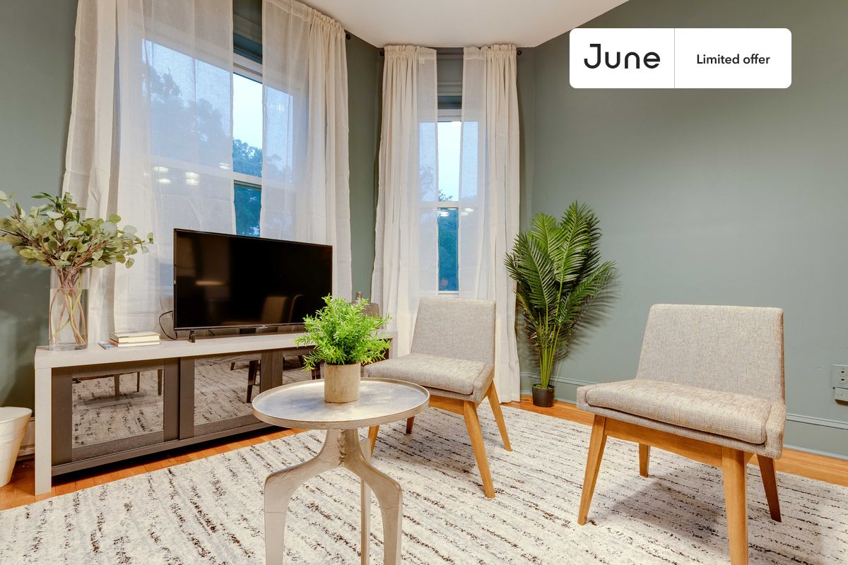 

3 bedroom in Fenway on flexible lease terms.

Check out 3D tour now:  https://jnhm.es/PK

This 3 bedrooms, 1 bath apartment on the Fenway  is available on a flexible 1-18 month lease. Monthly rent rate is determined by furnishing preference, move-in date and move-out date. Speak to a June representative for recommendations on the best stay duration for the lowest rate, and learn more about this home on the June website:

Amenities of this home:   Dishwasher,    Furnished Common Areas,    Wi-Fi - Paid separately (High-Speed),    Guarantors Allowed,       32-inch Flat-Screen TV,    Dining area,    Package room,       Window AC (Common space),    Street parking,    Laundry - Paid separately (in building),    Smart lock,    Hardwood Flooring,    Microwave,    Oven,    Refrigerator,   also, this unit is conveniently located, several local parks, restaurants and bars are just minutes away.

About June Homes: Welcome to the easiest rental experience of your life. Rent furnished or unfurnished apartments for 1 - 18 months, bypass hidden costs and broker fees and enjoy an easy move-in. As a resident, you’ll have access to 24/7 support and monthly cleanings of the home’s shared spaces. Sign up now to apply online for your next home with June: https://jnhm.es/sign-roomi

Use this listing ID when speaking to June team: #195