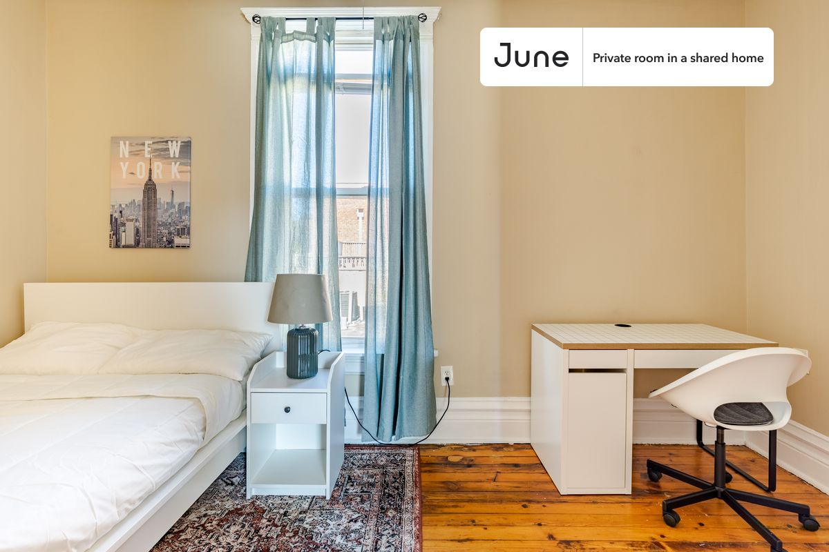 

PLEASE NOTE: This is a private room in a shared apartment. You will have your own bedroom and shared common areas (kitchen, bathroom, etc.) with other residents.

Full bedroom in a 4 bedroom / 2 bathroom apartment!

Check out 3D tour now:  https://jnhm.es/8aQ

This  Full room in Wicker Park  is available on a 12 month lease or a flexible short term (31 to 364 days) lease. You pick your custom start and end date. Monthly rent rate is determined by furnishing preference, move-in date and move-out date. Speak to a June representative for recommendations on the best stay duration for the lowest rate, and learn more about this home on the June website:  https://jnhm.es/6ma

Amenities of this home:   Dishwasher,    Furnished Common Areas,    Wi-Fi - Paid separately (High-Speed),    Guarantors Allowed,       32-inch Flat-Screen TV,    Dining area,    Street parking - City permit required,    Laundry in home (free),       Balcony,    Living area,    Hardwood Flooring,    Microwave,    Oven,    Refrigerator,    Air Conditioning | HVAC,   also, this unit is conveniently located, several local parks, restaurants and bars are just minutes away.

About June Homes: Welcome to the easiest rental experience of your life. Rent furnished or unfurnished apartments on a 12 month lease or a flexible short term (31 to 364 days). As a resident, you’ll have access to 24/7 support and monthly cleanings of the home’s shared spaces. Sign up now to apply online for your next home with June: https://jnhm.es/sign-roomi

Brokers welcome! Contact us for more details.

Interested? Kindly note that the minimum stay duration would be 32 days. 

Use this listing ID when speaking to June team:  #1534 B