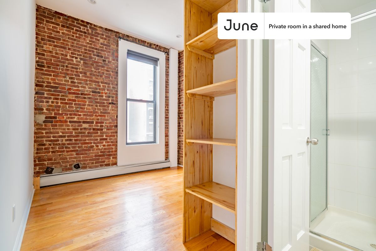 

PLEASE NOTE: This is a private room in a shared apartment. You will have your own bedroom and shared common areas (kitchen, bathroom, etc.) with other residents.

Full bedroom in a 4 bedroom / 4 bathroom apartment!

Check out 3D tour now:  https://jnhm.es/87I

This  Full room in Midtown East  is available on a 12 month lease or a flexible short term (31 to 364 days) lease. You pick your custom start and end date. Monthly rent rate is determined by furnishing preference, move-in date and move-out date. Speak to a June representative for recommendations on the best stay duration for the lowest rate, and learn more about this home on the June website:  https://jnhm.es/63S

Amenities of this home:         Guarantors Allowed,    Wi-Fi - Paid separately (High-Speed),    Furnished Common Areas,    Dishwasher,    Laundry in home (free),    Mini Split,    Hardwood Flooring,    Microwave,    Oven,    Refrigerator,   also, this unit is conveniently located, several local parks, restaurants and bars are just minutes away.

About June Homes: Welcome to the easiest rental experience of your life. Rent furnished or unfurnished apartments on a 12 month lease or a flexible short term (31 to 364 days). As a resident, you’ll have access to 24/7 support and monthly cleanings of the home’s shared spaces. Sign up now to apply online for your next home with June: https://jnhm.es/sign-roomi

Brokers welcome! Contact us for more details.

Interested? Use this listing ID when speaking to June team:  #1114 D