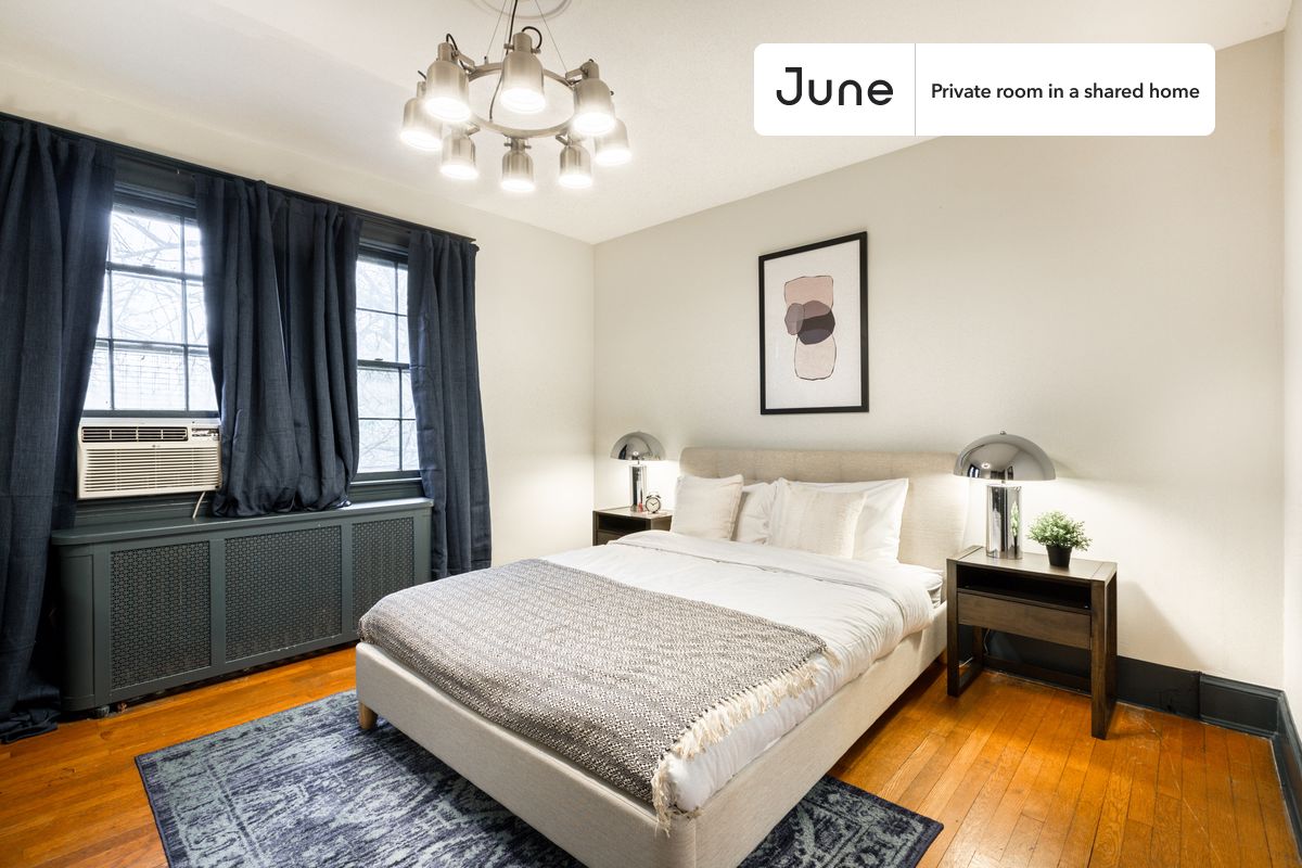 

PLEASE NOTE: This is a private room in a shared apartment. You will have your own bedroom and shared common areas (kitchen, bathroom, etc.) with other residents.

Queen bedroom in a 5 bedroom / 2 bathroom apartment!

Check out 3D tour now:  https://jnhm.es/QC

This  Queen room in Cleveland Park  is available on a 12 month lease or a flexible short term (31 to 364 days) lease. You pick your custom start and end date. Monthly rent rate is determined by furnishing preference, move-in date and move-out date. Speak to a June representative for recommendations on the best stay duration for the lowest rate, and learn more about this home on the June website:  https://jnhm.es/JN

Amenities of this home:   Dishwasher,    Furnished Common Areas,    Wi-Fi - Paid separately (High-Speed),    Outdoor space,    Guarantors Allowed,       32-inch Flat-Screen TV,    Dining area,       Window AC (Common space),    Laundry in building (free),    Parking Spot (Paid separately),    Hardwood Flooring,    Microwave,    Oven,    Refrigerator,   also, this unit is conveniently located, several local parks, restaurants and bars are just minutes away.

About June Homes: Welcome to the easiest rental experience of your life. Rent furnished or unfurnished apartments on a 12 month lease or a flexible short term (31 to 364 days). As a resident, you’ll have access to 24/7 support and monthly cleanings of the home’s shared spaces. Sign up now to apply online for your next home with June: https://jnhm.es/sign-roomi

Brokers welcome! Contact us for more details.

Interested? Kindly note that the minimum stay duration would be 31 days. 

Use this listing ID when speaking to June team:  #333 D