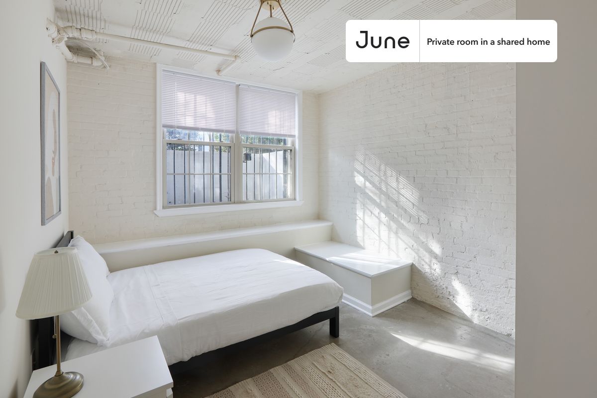 

PLEASE NOTE: This is a private room in a shared apartment. You will have your own bedroom and shared common areas (kitchen, bathroom, etc.) with other residents.

Full bedroom in a 5 bedroom / 2 bathroom apartment!

Check out 3D tour now:  https://jnhm.es/10a

This  Full room in Dupont Circle  is available on a 12 month lease or a flexible short term (31 to 364 days) lease. You pick your custom start and end date. Monthly rent rate is determined by furnishing preference, move-in date and move-out date. Speak to a June representative for recommendations on the best stay duration for the lowest rate, and learn more about this home on the June website:  https://jnhm.es/5RJ

Amenities of this home:   Dishwasher,    Furnished Common Areas,    Wi-Fi - Paid separately (High-Speed),    Guarantors Allowed,       Central AC (Common space),    Street parking - City permit required,       Laundry in building (free),    Wall-Mounted TV,    Hardwood Flooring,    Microwave,    Oven,    Refrigerator,   also, this unit is conveniently located, several local parks, restaurants and bars are just minutes away.

About June Homes: Welcome to the easiest rental experience of your life. Rent furnished or unfurnished apartments on a 12 month lease or a flexible short term (31 to 364 days). As a resident, you’ll have access to 24/7 support and monthly cleanings of the home’s shared spaces. Sign up now to apply online for your next home with June: https://jnhm.es/sign-roomi

Brokers welcome! Contact us for more details.

Interested? Kindly note that the minimum stay duration would be 31 days. 

Use this listing ID when speaking to June team:  #913 B