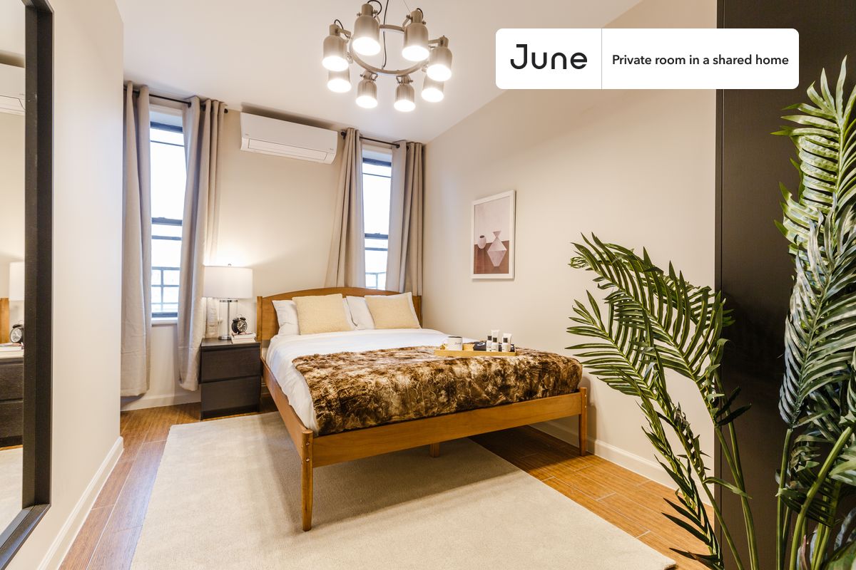 PLEASE NOTE: This is a private room in a shared apartment. You will have your own bedroom and shared common areas (kitchen, bathroom, etc.) with other residents.
Queen bedroom in a 3 bedroom / 1 bathroom apartment!
Check out 3D tour now: https://jnhm.es/RS
This Queen room in Chinatown is available on a 12 month lease or a flexible short term (31 to 364 days) lease. You pick your custom start and end date. Monthly rent rate is determined by furnishing preference, move-in date and move-out date. Speak to a June representative for recommendations on the best stay duration for the lowest rate, and learn more about this home on the June website: https://jnhm.es/FK
Amenities of this home: Furnished Common Areas, Wi-Fi - Paid separately (High-Speed), Guarantors Allowed, 32-inch Flat-Screen TV, Laundry - Paid separately (in building), Hardwood Flooring, Microwave, Oven, Refrigerator, also, this unit is conveniently located, several local parks, restaurants and bars are just minutes away.
About June Homes: Welcome to the easiest rental experience of your life. Rent furnished or unfurnished apartments on a 12 month lease or a flexible short term (31 to 364 days). As a resident, you’ll have access to 24/7 support and monthly cleanings of the home’s shared spaces. Sign up now to apply online for your next home with June: https://jnhm.es/sign-roomi
Brokers welcome! Contact us for more details.
Interested? Use this listing ID when speaking to June team: #263 B