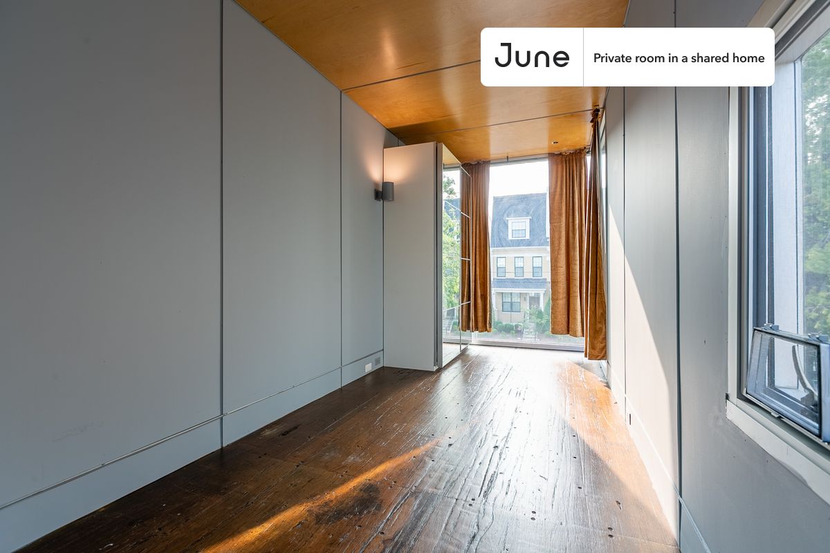 

PLEASE NOTE: This is a private room in a shared apartment. You will have your own bedroom and shared common areas (kitchen, bathroom, etc.) with other residents.

Full bedroom in a 6 bedroom / 6 bathroom apartment!

Check out 3D tour now:  https://jnhm.es/R4

This  Full room in Brookland  is available on a 12 month lease or a flexible short term (31 to 364 days) lease. You pick your custom start and end date. Monthly rent rate is determined by furnishing preference, move-in date and move-out date. Speak to a June representative for recommendations on the best stay duration for the lowest rate, and learn more about this home on the June website:  https://jnhm.es/5ua

Amenities of this home:   Dishwasher,    Furnished Common Areas,    Wi-Fi - Paid separately (High-Speed),    Guarantors Allowed,       32-inch Flat-Screen TV,    Street parking - City permit required,       Hardwood Flooring,    Microwave,    Oven,    Refrigerator,   also, this unit is conveniently located, several local parks, restaurants and bars are just minutes away.

About June Homes: Welcome to the easiest rental experience of your life. Rent furnished or unfurnished apartments on a 12 month lease or a flexible short term (31 to 364 days). As a resident, you’ll have access to 24/7 support and monthly cleanings of the home’s shared spaces. Sign up now to apply online for your next home with June: https://jnhm.es/sign-roomi

Brokers welcome! Contact us for more details.

Interested? Kindly note that the minimum stay duration would be 31 days. 

Use this listing ID when speaking to June team:  #413 2F