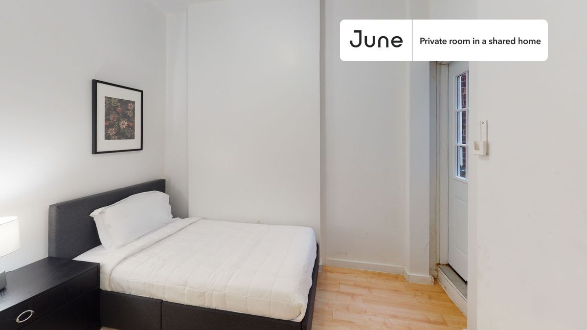 PLEASE NOTE: This is a private room in a shared apartment. You will have your own bedroom and shared common areas (kitchen, bathroom, etc.) with other residents.
Twin bedroom in a 4 bedroom / 2 bathroom apartment!
Check out 3D tour now: https://jnhm.es/10S
This Twin room in Bedford-Stuyvesant is available on a 12 month lease or a flexible short term (31 to 364 days) lease. You pick your custom start and end date. Monthly rent rate is determined by furnishing preference, move-in date and move-out date. Speak to a June representative for recommendations on the best stay duration for the lowest rate, and learn more about this home on the June website: https://jnhm.es/5UE
Amenities of this home: Dishwasher, Furnished Common Areas, Wi-Fi - Paid separately (High-Speed), Guarantors Allowed, Laundry in home (free), Wall-Mounted TV, Hardwood Flooring, Microwave, Oven, Refrigerator, also, this unit is conveniently located, several local parks, restaurants and bars are just minutes away.
About June Homes: Welcome to the easiest rental experience of your life. Rent furnished or unfurnished apartments on a 12 month lease or a flexible short term (31 to 364 days). As a resident, you’ll have access to 24/7 support and monthly cleanings of the home’s shared spaces. Sign up now to apply online for your next home with June: https://jnhm.es/sign-roomi
Brokers welcome! Contact us for more details.
Interested? Use this listing ID when speaking to June team: #963 C