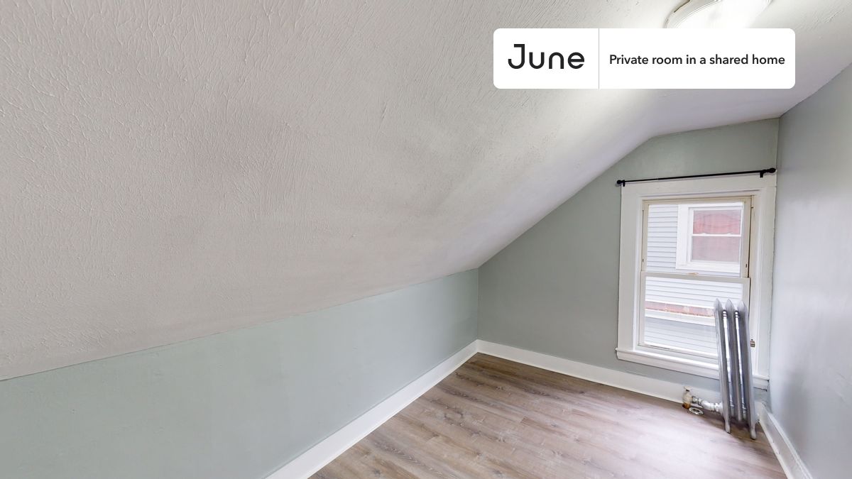 

PLEASE NOTE: This is a private room in a shared apartment. You will have your own bedroom and shared common areas (kitchen, bathroom, etc.) with other residents.

Full bedroom in a 7 bedroom / 2 bathroom apartment!

Check out 3D tour now:  https://jnhm.es/8aW

This  Full room in Allston  is available on a 12 month lease or a flexible short term (31 to 364 days) lease. You pick your custom start and end date. Monthly rent rate is determined by furnishing preference, move-in date and move-out date. Speak to a June representative for recommendations on the best stay duration for the lowest rate, and learn more about this home on the June website:  https://jnhm.es/6ku

Amenities of this home:   Laundry - Paid separately (in building),       Dine in kitchen,    32-inch Flat-Screen TV,       Guarantors Allowed,    Wi-Fi - Paid separately (High-Speed),    Furnished Common Areas,    Dishwasher,    Living area,    Parking Spot (Paid separately),    Hardwood Flooring,    Microwave,    Oven,    Refrigerator,   also, this unit is conveniently located, several local parks, restaurants and bars are just minutes away.

About June Homes: Welcome to the easiest rental experience of your life. Rent furnished or unfurnished apartments on a 12 month lease or a flexible short term (31 to 364 days). As a resident, you’ll have access to 24/7 support and monthly cleanings of the home’s shared spaces. Sign up now to apply online for your next home with June: https://jnhm.es/sign-roomi

Brokers welcome! Contact us for more details.

Interested? Kindly note that the minimum stay duration would be 31 days. 

Use this listing ID when speaking to June team:  #1505 G