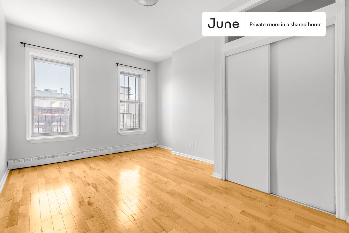 Full bedroom in a 2 bedroom / 1 bathroom apartment!
Check out 3D tour now: https://jnhm.es/87g
This Full room in Clinton Hill is available on a flexible 1-18 month lease. Monthly rent rate is determined by furnishing preference, move-in date and move-out date. Speak to a June representative for recommendations on the best stay duration for the lowest rate, and learn more about this home on the June website: https://jnhm.es/6es
Amenities of this home: Furnished Common Areas, Wi-Fi - Paid separately (High-Speed), Guarantors Allowed, 32-inch Flat-Screen TV, Hardwood Flooring, Microwave, Oven, Refrigerator, also, this unit is conveniently located, several local parks, restaurants and bars are just minutes away.
About June Homes: Welcome to the easiest rental experience of your life. Rent furnished or unfurnished apartments for 1 - 18 months, bypass hidden costs and broker fees and enjoy an easy move-in. As a resident, you’ll have access to 24/7 support and monthly cleanings of the home’s shared spaces. Sign up now to apply online for your next home with June: https://jnhm.es/sign-roomi
Interested? Use this listing ID when speaking to June team: #1366 A