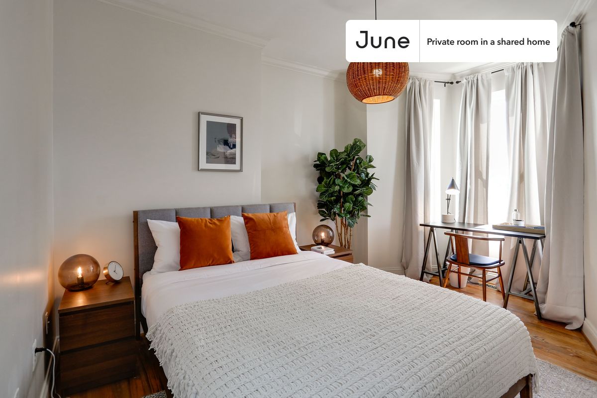 

PLEASE NOTE: This is a private room in a shared apartment. You will have your own bedroom and shared common areas (kitchen, bathroom, etc.) with other residents.

Queen bedroom in a 4 bedroom / 3.5 bathroom apartment!

Check out 3D tour now:  https://jnhm.es/Pr

This  Queen room in Shaw  is available on a 12 month lease or a flexible short term (31 to 364 days) lease. You pick your custom start and end date. Monthly rent rate is determined by furnishing preference, move-in date and move-out date. Speak to a June representative for recommendations on the best stay duration for the lowest rate, and learn more about this home on the June website:  https://jnhm.es/Aa

Amenities of this home:   Dishwasher,    Patio,    Furnished Common Areas,    Wi-Fi - Paid separately (High-Speed),    Outdoor space,    Guarantors Allowed,       32-inch Flat-Screen TV,    Dining area,    Laundry in home (free),       Hardwood Flooring,    Microwave,    Oven,    Refrigerator,    Air Conditioning | HVAC,   also, this unit is conveniently located, several local parks, restaurants and bars are just minutes away.

About June Homes: Welcome to the easiest rental experience of your life. Rent furnished or unfurnished apartments on a 12 month lease or a flexible short term (31 to 364 days). As a resident, you’ll have access to 24/7 support and monthly cleanings of the home’s shared spaces. Sign up now to apply online for your next home with June: https://jnhm.es/sign-roomi

Brokers welcome! Contact us for more details.

Interested? Kindly note that the minimum stay duration would be 31 days. 

Use this listing ID when speaking to June team:  #106 2D