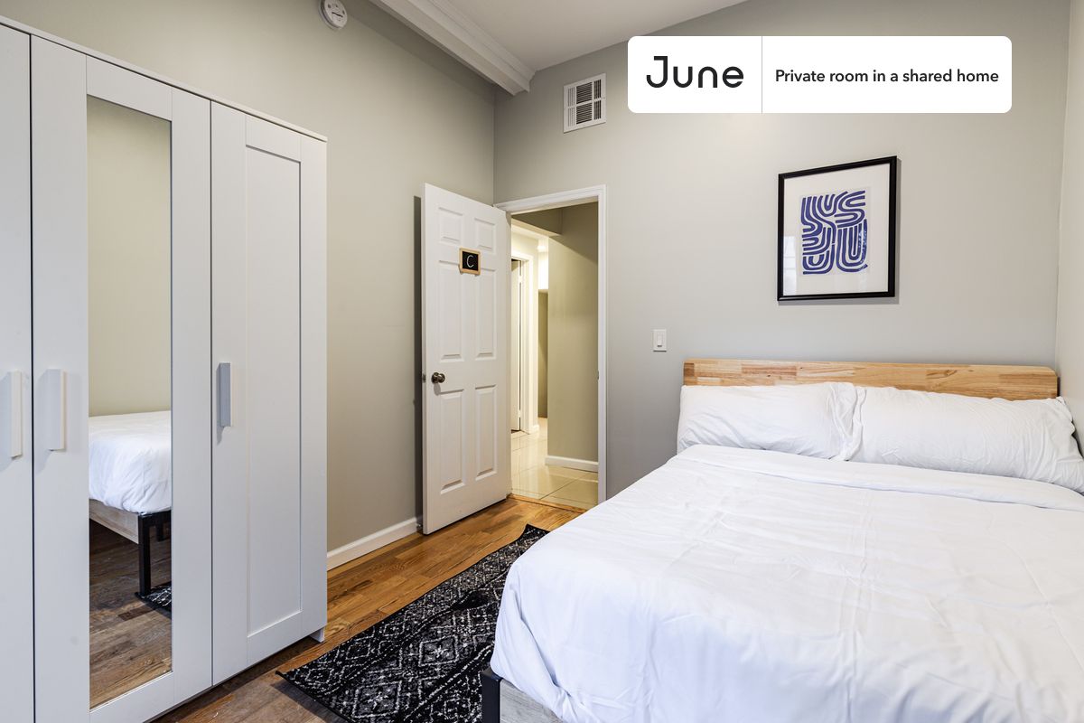

PLEASE NOTE: This is a private room in a shared apartment. You will have your own bedroom and shared common areas (kitchen, bathroom, etc.) with other residents.

Full bedroom in a 3 bedroom / 2 bathroom apartment!

Check out 3D tour now:  https://jnhm.es/8dp

This  Full room in Prospect Lefferts Gardens  is available on a 12 month lease or a flexible short term (31 to 364 days) lease. You pick your custom start and end date. Monthly rent rate is determined by furnishing preference, move-in date and move-out date. Speak to a June representative for recommendations on the best stay duration for the lowest rate, and learn more about this home on the June website:  https://jnhm.es/6ni

Amenities of this home:   Dishwasher,    Furnished Common Areas,    Wi-Fi - Paid separately (High-Speed),    Guarantors Allowed,       Street parking - City permit required,       Laundry in building (free),    Living area,    Hardwood Flooring,    Microwave,    Oven,    Refrigerator,   also, this unit is conveniently located, several local parks, restaurants and bars are just minutes away.

About June Homes: Welcome to the easiest rental experience of your life. Rent furnished or unfurnished apartments on a 12 month lease or a flexible short term (31 to 364 days). As a resident, you’ll have access to 24/7 support and monthly cleanings of the home’s shared spaces. Sign up now to apply online for your next home with June: https://jnhm.es/sign-roomi

Brokers welcome! Contact us for more details.

Interested? Use this listing ID when speaking to June team:  #1570 C