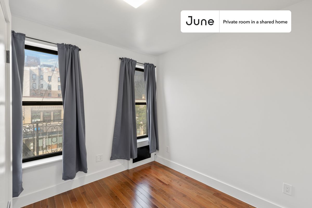 

PLEASE NOTE: This is a private room in a shared apartment. You will have your own bedroom and shared common areas (kitchen, bathroom, etc.) with other residents.

Queen bedroom in a 4 bedroom / 2 bathroom apartment!

Check out 3D tour now:  https://jnhm.es/T1

This  Queen room in West Harlem  is available on a 12 month lease or a flexible short term (31 to 364 days) lease. You pick your custom start and end date. Monthly rent rate is determined by furnishing preference, move-in date and move-out date. Speak to a June representative for recommendations on the best stay duration for the lowest rate, and learn more about this home on the June website:  https://jnhm.es/5zM

Amenities of this home:   Dishwasher,    Furnished Common Areas,    Wi-Fi - Paid separately (High-Speed),    Elevator,    Guarantors Allowed,       32-inch Flat-Screen TV,       Street parking - City permit required,    Laundry in home (free),    Hardwood Flooring,    Microwave,    Oven,    Refrigerator,   also, this unit is conveniently located, several local parks, restaurants and bars are just minutes away.

About June Homes: Welcome to the easiest rental experience of your life. Rent furnished or unfurnished apartments on a 12 month lease or a flexible short term (31 to 364 days). As a resident, you’ll have access to 24/7 support and monthly cleanings of the home’s shared spaces. Sign up now to apply online for your next home with June: https://jnhm.es/sign-roomi

Brokers welcome! Contact us for more details.

Interested? Use this listing ID when speaking to June team:  #530 D