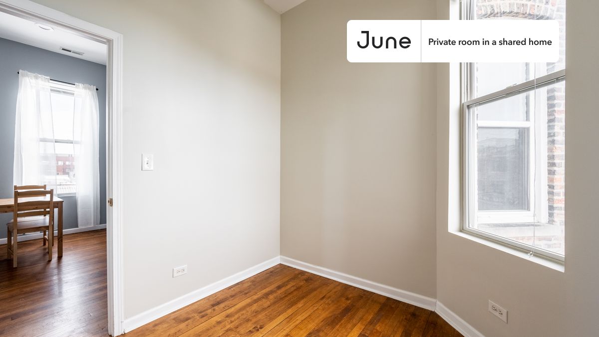 

PLEASE NOTE: This is a private room in a shared apartment. You will have your own bedroom and shared common areas (kitchen, bathroom, etc.) with other residents.

Twin bedroom in a 3 bedroom / 2 bathroom apartment!

Check out 3D tour now:  https://jnhm.es/8dD

This  Twin room in Pilsen  is available on a 12 month lease or a flexible short term (31 to 364 days) lease. You pick your custom start and end date. Monthly rent rate is determined by furnishing preference, move-in date and move-out date. Speak to a June representative for recommendations on the best stay duration for the lowest rate, and learn more about this home on the June website:  https://jnhm.es/6uR

Amenities of this home:   Furnished Common Areas,    Wi-Fi - Paid separately (High-Speed),    Guarantors Allowed,       32-inch Flat-Screen TV,    Street parking - City permit required,       Hardwood Flooring,    Microwave,    Oven,    Refrigerator,   also, this unit is conveniently located, several local parks, restaurants and bars are just minutes away.

About June Homes: Welcome to the easiest rental experience of your life. Rent furnished or unfurnished apartments on a 12 month lease or a flexible short term (31 to 364 days). As a resident, you’ll have access to 24/7 support and monthly cleanings of the home’s shared spaces. Sign up now to apply online for your next home with June: https://jnhm.es/sign-roomi

Brokers welcome! Contact us for more details.

Interested? Kindly note that the minimum stay duration would be 32 days. 

Use this listing ID when speaking to June team:  #1717 B
