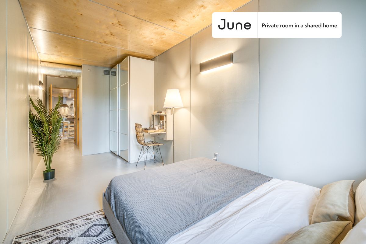 

PLEASE NOTE: This is a private room in a shared apartment. You will have your own bedroom and shared common areas (kitchen, bathroom, etc.) with other residents.

Full bedroom in a 6 bedroom / 6 bathroom apartment!

Check out 3D tour now:  https://jnhm.es/Qu

This  Full room in Brookland  is available on a 12 month lease or a flexible short term (31 to 364 days) lease. You pick your custom start and end date. Monthly rent rate is determined by furnishing preference, move-in date and move-out date. Speak to a June representative for recommendations on the best stay duration for the lowest rate, and learn more about this home on the June website:  https://jnhm.es/EP

Amenities of this home:   Dishwasher,    Furnished Common Areas,    Wi-Fi - Paid separately (High-Speed),    Guarantors Allowed,       32-inch Flat-Screen TV,    Dining area,       Central AC (Common space),    Street parking - City permit required,    Laundry in home (free),    Enclosed backyard,    Hardwood Flooring,    Microwave,    Oven,    Refrigerator,   also, this unit is conveniently located, several local parks, restaurants and bars are just minutes away.

About June Homes: Welcome to the easiest rental experience of your life. Rent furnished or unfurnished apartments on a 12 month lease or a flexible short term (31 to 364 days). As a resident, you’ll have access to 24/7 support and monthly cleanings of the home’s shared spaces. Sign up now to apply online for your next home with June: https://jnhm.es/sign-roomi

Brokers welcome! Contact us for more details.

Interested? Kindly note that the minimum stay duration would be 31 days. 

Use this listing ID when speaking to June team:  #240 E