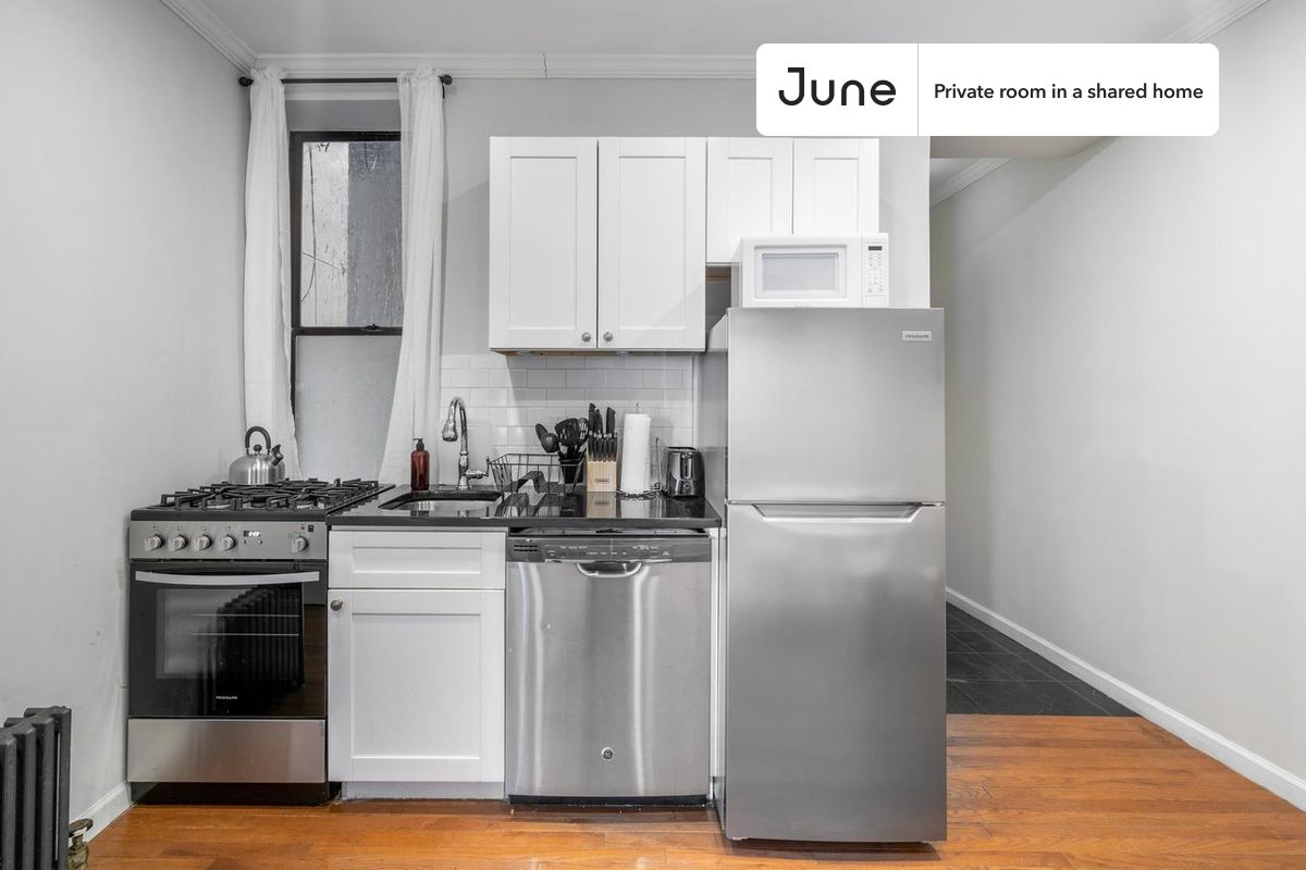 

PLEASE NOTE: This is a private room in a shared apartment. You will have your own bedroom and shared common areas (kitchen, bathroom, etc.) with other residents.

Full bedroom in a 3 bedroom / 1 bathroom apartment!

Check out 3D tour now:  https://jnhm.es/10A

This  Full room in East Village  is available on a 12 month lease or a flexible short term (31 to 364 days) lease. You pick your custom start and end date. Monthly rent rate is determined by furnishing preference, move-in date and move-out date. Speak to a June representative for recommendations on the best stay duration for the lowest rate, and learn more about this home on the June website:  https://jnhm.es/5SM

Amenities of this home:   Dishwasher,    Furnished Common Areas,    Wi-Fi - Paid separately (High-Speed),    Guarantors Allowed,          Laundry in home (free),    Wall-Mounted TV,    Hardwood Flooring,    Microwave,    Oven,    Refrigerator,   also, this unit is conveniently located, several local parks, restaurants and bars are just minutes away.

About June Homes: Welcome to the easiest rental experience of your life. Rent furnished or unfurnished apartments on a 12 month lease or a flexible short term (31 to 364 days). As a resident, you’ll have access to 24/7 support and monthly cleanings of the home’s shared spaces. Sign up now to apply online for your next home with June: https://jnhm.es/sign-roomi

Brokers welcome! Contact us for more details.

Interested? Use this listing ID when speaking to June team:  #933 A