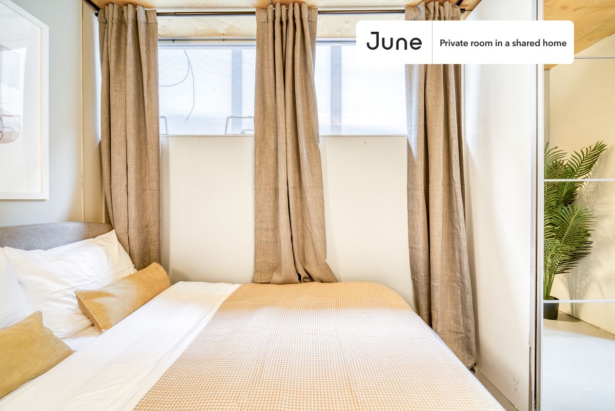 PLEASE NOTE: This is a private room in a shared apartment. You will have your own bedroom and shared common areas (kitchen, bathroom, etc.) with other residents.
Full bedroom in a 6 bedroom / 6 bathroom apartment!
Check out 3D tour now: https://jnhm.es/Qu
This Full room in Brookland is available on a 12 month lease or a flexible short term (31 to 364 days) lease. You pick your custom start and end date. Monthly rent rate is determined by furnishing preference, move-in date and move-out date. Speak to a June representative for recommendations on the best stay duration for the lowest rate, and learn more about this home on the June website: https://jnhm.es/EL
Amenities of this home: Dishwasher, Furnished Common Areas, Wi-Fi - Paid separately (High-Speed), Guarantors Allowed, 32-inch Flat-Screen TV, Dining area, Central AC (Common space), Street parking - City permit required, Laundry in home (free), Enclosed backyard, Hardwood Flooring, Microwave, Oven, Refrigerator, also, this unit is conveniently located, several local parks, restaurants and bars are just minutes away.
About June Homes: Welcome to the easiest rental experience of your life. Rent furnished or unfurnished apartments on a 12 month lease or a flexible short term (31 to 364 days). As a resident, you’ll have access to 24/7 support and monthly cleanings of the home’s shared spaces. Sign up now to apply online for your next home with June: https://jnhm.es/sign-roomi
Brokers welcome! Contact us for more details.
Interested? Kindly note that the minimum stay duration would be 31 days.
Use this listing ID when speaking to June team: #240 A