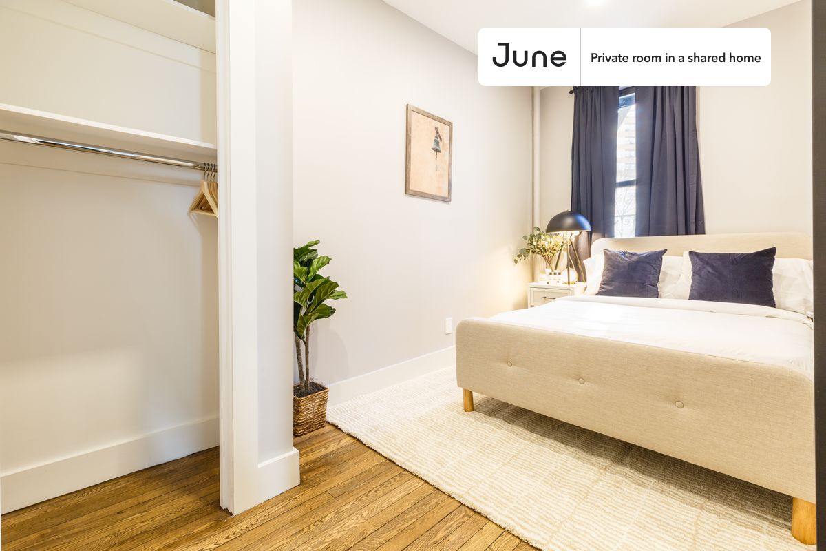 PLEASE NOTE: This is a private room in a shared apartment. You will have your own bedroom and shared common areas (kitchen, bathroom, etc.) with other residents.
Full bedroom in a 4 bedroom / 2 bathroom apartment!
Check out 3D tour now: https://jnhm.es/S2
This Full room in Morningside Heights is available on a 12 month lease or a flexible short term (31 to 364 days) lease. You pick your custom start and end date. Monthly rent rate is determined by furnishing preference, move-in date and move-out date. Speak to a June representative for recommendations on the best stay duration for the lowest rate, and learn more about this home on the June website: https://jnhm.es/Jh
Amenities of this home: Dishwasher, Furnished Common Areas, Wi-Fi - Paid separately (High-Speed), Guarantors Allowed, 32-inch Flat-Screen TV, Dining area, Laundry in home (free), Smart lock, Hardwood Flooring, Microwave, Oven, Refrigerator, also, this unit is conveniently located, several local parks, restaurants and bars are just minutes away.
About June Homes: Welcome to the easiest rental experience of your life. Rent furnished or unfurnished apartments on a 12 month lease or a flexible short term (31 to 364 days). As a resident, you’ll have access to 24/7 support and monthly cleanings of the home’s shared spaces. Sign up now to apply online for your next home with June: https://jnhm.es/sign-roomi
Brokers welcome! Contact us for more details.
Interested? Use this listing ID when speaking to June team: #324 D