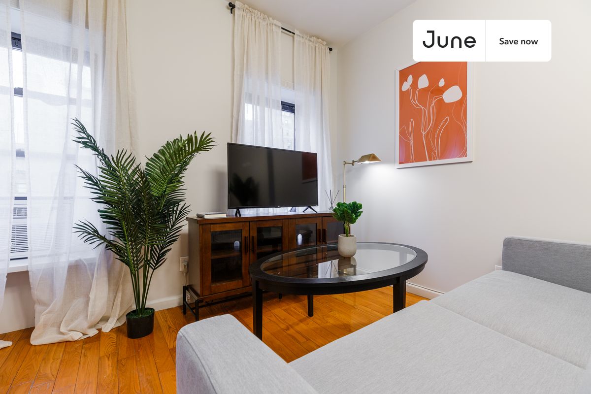 1 bedroom in Kips Bay on flexible lease terms.
Check out 3D tour now: https://jnhm.es/OK
This 1 bedroom apartment on the Kips Bay is available on a 12 month lease or a flexible short term (31 to 364 days) lease. You pick your custom start and end date. Monthly rent rate is determined by furnishing preference, move-in date and move-out date. Speak to a June representative for recommendations on the best stay duration for the lowest rate, and learn more about this home on the June website: https://jnhm.es/F6
Amenities of this home: Dishwasher, Wi-Fi - Paid separately (High-Speed), Guarantors Allowed, 32-inch Flat-Screen TV, Dining area, Couple-Friendly, Hardwood Flooring, Microwave, Oven, Refrigerator, also, this unit is conveniently located, several local parks, restaurants and bars are just minutes away.
About June Homes: Welcome to the easiest rental experience of your life. Rent furnished or unfurnished apartments on a 12 month lease or a flexible short term (31 to 364 days). As a resident, you’ll have access to 24/7 support and monthly cleanings of the home’s shared spaces. Sign up now to apply online for your next home with June: https://jnhm.es/sign-roomi
Brokers welcome! Contact us for more details.
Interested? Use this listing ID when speaking to June team: #244
