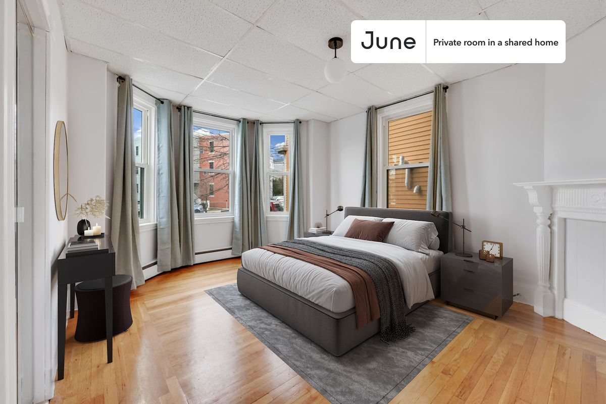PLEASE NOTE: This is a private room in a shared apartment. You will have your own bedroom and shared common areas (kitchen, bathroom, etc.) with other residents.
Queen bedroom in a 3 bedroom / 1 bathroom apartment!
Check out 3D tour now: https://jnhm.es/ZB
This Queen room in JFK/UMass is available on a 12 month lease or a flexible short term (31 to 364 days) lease. You pick your custom start and end date. Monthly rent rate is determined by furnishing preference, move-in date and move-out date. Speak to a June representative for recommendations on the best stay duration for the lowest rate, and learn more about this home on the June website: https://jnhm.es/5QF
Amenities of this home: Dishwasher, Furnished Common Areas, Wi-Fi - Paid separately (High-Speed), Guarantors Allowed, Street parking - City permit required, Laundry in home (free), Balcony, Hardwood Flooring, Microwave, Oven, Refrigerator, also, this unit is conveniently located, several local parks, restaurants and bars are just minutes away.
About June Homes: Welcome to the easiest rental experience of your life. Rent furnished or unfurnished apartments on a 12 month lease or a flexible short term (31 to 364 days). As a resident, you’ll have access to 24/7 support and monthly cleanings of the home’s shared spaces. Sign up now to apply online for your next home with June: https://jnhm.es/sign-roomi
Brokers welcome! Contact us for more details.
Interested? Kindly note that the minimum stay duration would be 31 days.
Use this listing ID when speaking to June team: #886 A