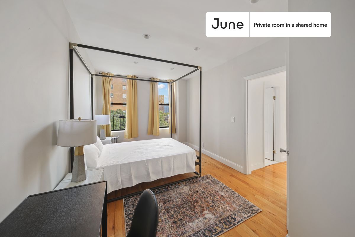

PLEASE NOTE: This is a private room in a shared apartment. You will have your own bedroom and shared common areas (kitchen, bathroom, etc.) with other residents.

Queen bedroom in a 4 bedroom / 2 bathroom apartment!

Check out 3D tour now:  https://jnhm.es/V5

This  Queen room in East Harlem  is available on a 12 month lease or a flexible short term (31 to 364 days) lease. You pick your custom start and end date. Monthly rent rate is determined by furnishing preference, move-in date and move-out date. Speak to a June representative for recommendations on the best stay duration for the lowest rate, and learn more about this home on the June website:  https://jnhm.es/5HQ

Amenities of this home:   Dishwasher,    Furnished Common Areas,    Wi-Fi - Paid separately (High-Speed),    Elevator,    Guarantors Allowed,       32-inch Flat-Screen TV,       Street parking - City permit required,    Laundry in home (free),    Hardwood Flooring,    Microwave,    Oven,    Refrigerator,   also, this unit is conveniently located, several local parks, restaurants and bars are just minutes away.

About June Homes: Welcome to the easiest rental experience of your life. Rent furnished or unfurnished apartments on a 12 month lease or a flexible short term (31 to 364 days). As a resident, you’ll have access to 24/7 support and monthly cleanings of the home’s shared spaces. Sign up now to apply online for your next home with June: https://jnhm.es/sign-roomi

Brokers welcome! Contact us for more details.

Interested? Use this listing ID when speaking to June team:  #706 A