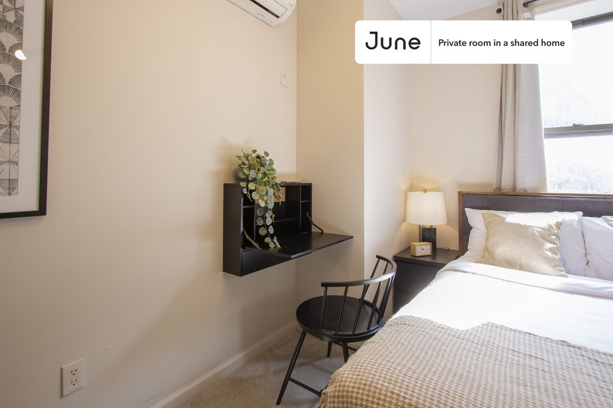 PLEASE NOTE: This is a private room in a shared apartment. You will have your own bedroom and shared common areas (kitchen, bathroom, etc.) with other residents.
Full bedroom in a 3 bedroom / 1 bathroom apartment!
Check out 3D tour now: https://jnhm.es/RU
This Full room in Chinatown is available on a 12 month lease or a flexible short term (31 to 364 days) lease. You pick your custom start and end date. Monthly rent rate is determined by furnishing preference, move-in date and move-out date. Speak to a June representative for recommendations on the best stay duration for the lowest rate, and learn more about this home on the June website: https://jnhm.es/FX
Amenities of this home: Furnished Common Areas, Wi-Fi - Paid separately (High-Speed), Guarantors Allowed, 32-inch Flat-Screen TV, Laundry - Paid separately (in building), Hardwood Flooring, Microwave, Oven, Refrigerator, also, this unit is conveniently located, several local parks, restaurants and bars are just minutes away.
About June Homes: Welcome to the easiest rental experience of your life. Rent furnished or unfurnished apartments on a 12 month lease or a flexible short term (31 to 364 days). As a resident, you’ll have access to 24/7 support and monthly cleanings of the home’s shared spaces. Sign up now to apply online for your next home with June: https://jnhm.es/sign-roomi
Brokers welcome! Contact us for more details.
Interested? Use this listing ID when speaking to June team: #262 C