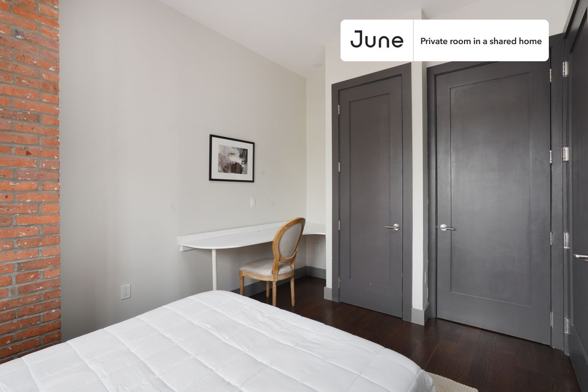 

PLEASE NOTE: This is a private room in a shared apartment. You will have your own bedroom and shared common areas (kitchen, bathroom, etc.) with other residents.

Full bedroom in a 4 bedroom / 2 bathroom apartment!

Check out 3D tour now:  https://jnhm.es/Yv

This  Full room in Bedford-Stuyvesant  is available on a 12 month lease or a flexible short term (31 to 364 days) lease. You pick your custom start and end date. Monthly rent rate is determined by furnishing preference, move-in date and move-out date. Speak to a June representative for recommendations on the best stay duration for the lowest rate, and learn more about this home on the June website:  https://jnhm.es/5NX

Amenities of this home:   Furnished Common Areas,    Wi-Fi - Paid separately (High-Speed),    Guarantors Allowed,       Roof deck,    Laundry - Paid separately (in building),    Dishwasher,    Wall-Mounted TV,    Wall AC (Common space),       Hardwood Flooring,    Microwave,    Oven,    Refrigerator,   also, this unit is conveniently located, several local parks, restaurants and bars are just minutes away.

About June Homes: Welcome to the easiest rental experience of your life. Rent furnished or unfurnished apartments on a 12 month lease or a flexible short term (31 to 364 days). As a resident, you’ll have access to 24/7 support and monthly cleanings of the home’s shared spaces. Sign up now to apply online for your next home with June: https://jnhm.es/sign-roomi

Brokers welcome! Contact us for more details.

Interested? Use this listing ID when speaking to June team:  #832 A