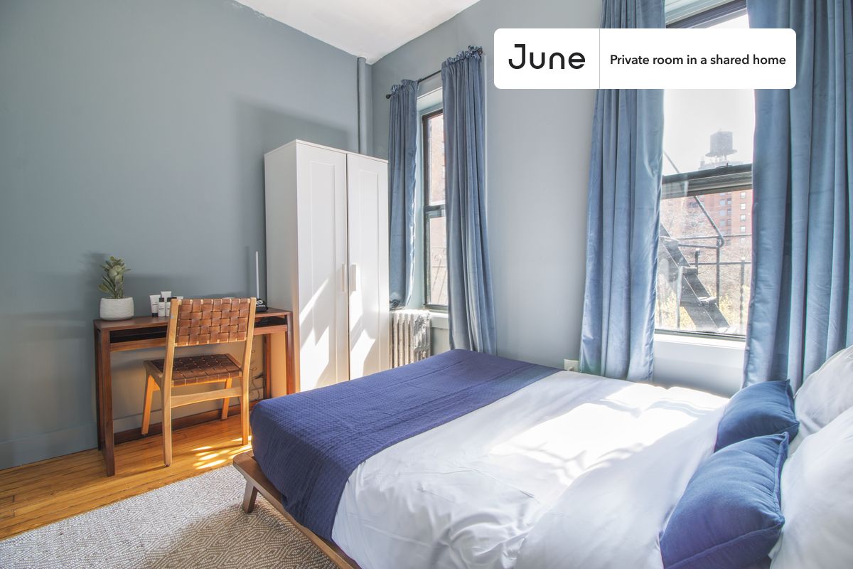 

PLEASE NOTE: This is a private room in a shared apartment. You will have your own bedroom and shared common areas (kitchen, bathroom, etc.) with other residents.

Queen bedroom in a 3 bedroom / 1 bathroom apartment!

Check out 3D tour now:  https://jnhm.es/QO

This  Queen room in East Village  is available on a 12 month lease or a flexible short term (31 to 364 days) lease. You pick your custom start and end date. Monthly rent rate is determined by furnishing preference, move-in date and move-out date. Speak to a June representative for recommendations on the best stay duration for the lowest rate, and learn more about this home on the June website:  https://jnhm.es/Ls

Amenities of this home:   Dishwasher,    Furnished Common Areas,    Wi-Fi - Paid separately (High-Speed),    Guarantors Allowed,       32-inch Flat-Screen TV,       Smart lock,    Hardwood Flooring,    Microwave,    Oven,    Refrigerator,   also, this unit is conveniently located, several local parks, restaurants and bars are just minutes away.

About June Homes: Welcome to the easiest rental experience of your life. Rent furnished or unfurnished apartments on a 12 month lease or a flexible short term (31 to 364 days). As a resident, you’ll have access to 24/7 support and monthly cleanings of the home’s shared spaces. Sign up now to apply online for your next home with June: https://jnhm.es/sign-roomi

Brokers welcome! Contact us for more details.

Interested? Use this listing ID when speaking to June team:  #364 B