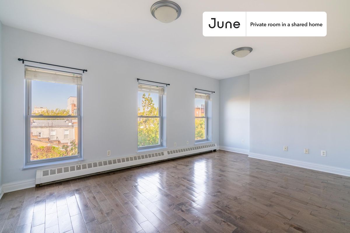 Move-In Ready Home with 30% Off Furnishing Fee. Apply Now!
Queen bedroom in a 4 bedroom / 2 bathroom apartment!
Check out 3D tour now: https://jnhm.es/8bB
This Queen room in Bushwick is available on a flexible 1-18 month lease. Monthly rent rate is determined by furnishing preference, move-in date and move-out date. Speak to a June representative for recommendations on the best stay duration for the lowest rate, and learn more about this home on the June website: https://jnhm.es/6ip
Amenities of this home: Dishwasher, Furnished Common Areas, Wi-Fi - Paid separately (High-Speed), Guarantors Allowed, 32-inch Flat-Screen TV, Dine in kitchen, Laundry in home (free), Balcony, Living area, Hardwood Flooring, Microwave, Oven, Refrigerator, also, this unit is conveniently located, several local parks, restaurants and bars are just minutes away.
About June Homes: Welcome to the easiest rental experience of your life. Rent furnished or unfurnished apartments for 1 - 18 months, bypass hidden costs and broker fees and enjoy an easy move-in. As a resident, you’ll have access to 24/7 support and monthly cleanings of the home’s shared spaces. Sign up now to apply online for your next home with June: https://jnhm.es/sign-roomi
Interested? Use this listing ID when speaking to June team: #1461 D