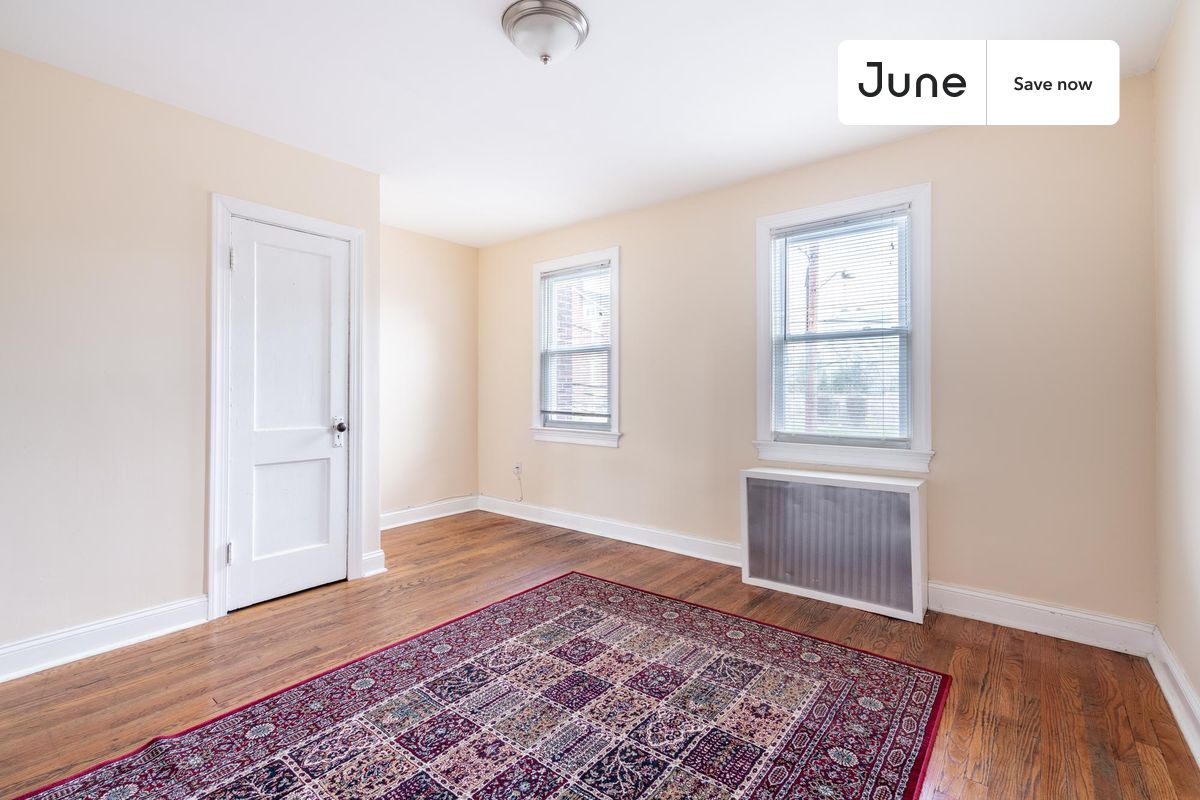 



1 bedroom in Edgewood on flexible lease terms.

Check out 3D tour now:  https://jnhm.es/8cD

This  1 bedroom apartment on the Edgewood  is available on a 12 month lease or a flexible short term (31 to 364 days) lease. You pick your custom start and end date. Monthly rent rate is determined by furnishing preference, move-in date and move-out date. Speak to a June representative for recommendations on the best stay duration for the lowest rate, and learn more about this home on the June website:     https://jnhm.es/6qe

Amenities of this home:   Wi-Fi - Paid separately (High-Speed),    Guarantors Allowed,       Couple-Friendly,       Living area,    Driveway parking (Paid separately),    Hardwood Flooring,    Oven,    Refrigerator,   also, this unit is conveniently located, several local parks, restaurants and bars are just minutes away.

About June Homes: Welcome to the easiest rental experience of your life. Rent furnished or unfurnished apartments on a 12 month lease or a flexible short term (31 to 364 days). As a resident, you’ll have access to 24/7 support and monthly cleanings of the home’s shared spaces. Sign up now to apply online for your next home with June: https://jnhm.es/sign-roomi

Brokers welcome! Contact us for more details.

Interested? Kindly note that the minimum stay duration would be 31 days. 

Use this listing ID when speaking to June team:  #1625