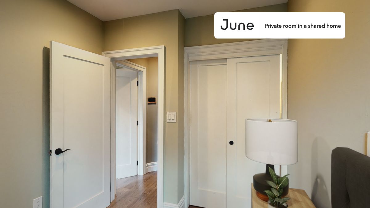 PLEASE NOTE: This is a private room in a shared apartment. You will have your own bedroom and shared common areas (kitchen, bathroom, etc.) with other residents.
Queen bedroom in a 3 bedroom / 2 bathroom apartment!
Check out 3D tour now: https://jnhm.es/TT
This Queen room in East Village is available on a 12 month lease or a flexible short term (31 to 364 days) lease. You pick your custom start and end date. Monthly rent rate is determined by furnishing preference, move-in date and move-out date. Speak to a June representative for recommendations on the best stay duration for the lowest rate, and learn more about this home on the June website: https://jnhm.es/5BU
Amenities of this home: Dishwasher, Furnished Common Areas, Wi-Fi - Paid separately (High-Speed), Elevator, Guarantors Allowed, Laundry in home (free), Wall-Mounted TV, Lobby reception (part-time), Hardwood Flooring, Microwave, Oven, Refrigerator, also, this unit is conveniently located, several local parks, restaurants and bars are just minutes away.
About June Homes: Welcome to the easiest rental experience of your life. Rent furnished or unfurnished apartments on a 12 month lease or a flexible short term (31 to 364 days). As a resident, you’ll have access to 24/7 support and monthly cleanings of the home’s shared spaces. Sign up now to apply online for your next home with June: https://jnhm.es/sign-roomi
Brokers welcome! Contact us for more details.
Interested? Use this listing ID when speaking to June team: #573 B