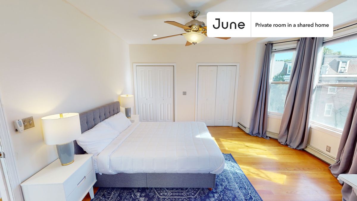 PLEASE NOTE: This is a private room in a shared apartment. You will have your own bedroom and shared common areas (kitchen, bathroom, etc.) with other residents.
Full bedroom in a 6 bedroom / 2 bathroom apartment!
Check out 3D tour now: https://jnhm.es/89b
This Full room in JFK/UMass is available on a 12 month lease or a flexible short term (31 to 364 days) lease. You pick your custom start and end date. Monthly rent rate is determined by furnishing preference, move-in date and move-out date. Speak to a June representative for recommendations on the best stay duration for the lowest rate, and learn more about this home on the June website: https://jnhm.es/62u
Amenities of this home: Dishwasher, Furnished Common Areas, Wi-Fi - Paid separately (High-Speed), Outdoor space, Guarantors Allowed, 32-inch Flat-Screen TV, Laundry in home (free), Balcony, Shared Home Office, Living area, Hardwood Flooring, Microwave, Oven, Refrigerator, also, this unit is conveniently located, several local parks, restaurants and bars are just minutes away.
About June Homes: Welcome to the easiest rental experience of your life. Rent furnished or unfurnished apartments on a 12 month lease or a flexible short term (31 to 364 days). As a resident, you’ll have access to 24/7 support and monthly cleanings of the home’s shared spaces. Sign up now to apply online for your next home with June: https://jnhm.es/sign-roomi
Brokers welcome! Contact us for more details.
Interested? Kindly note that the minimum stay duration would be 31 days.
Use this listing ID when speaking to June team: #1086 B